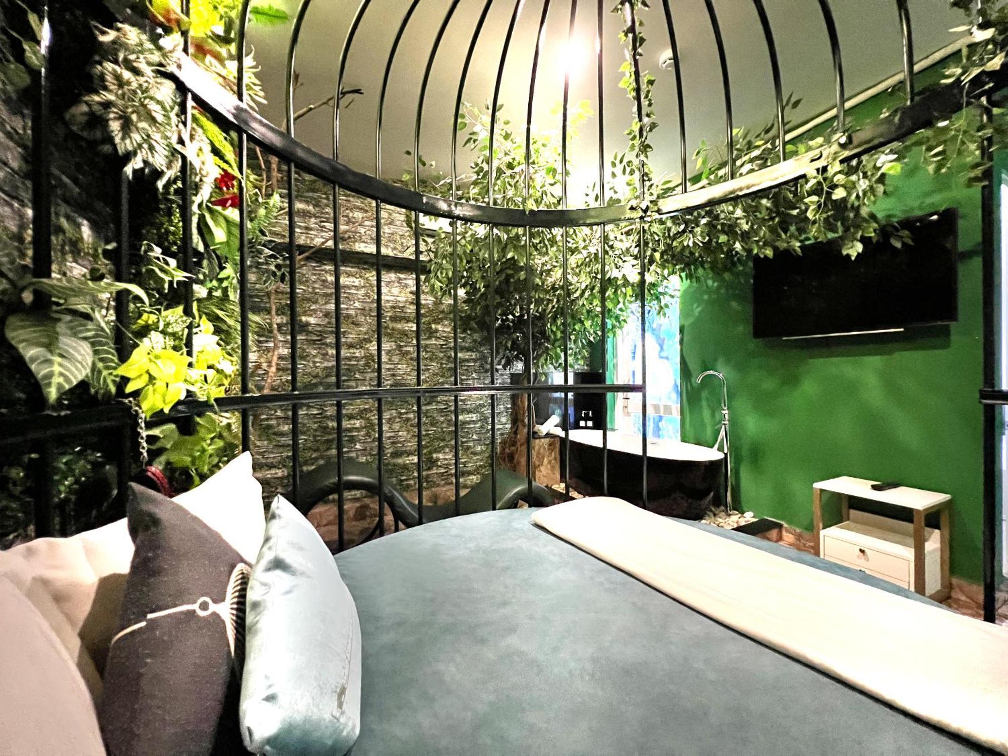 Loove - Khách Sạn Tình Yeu Love hotel *