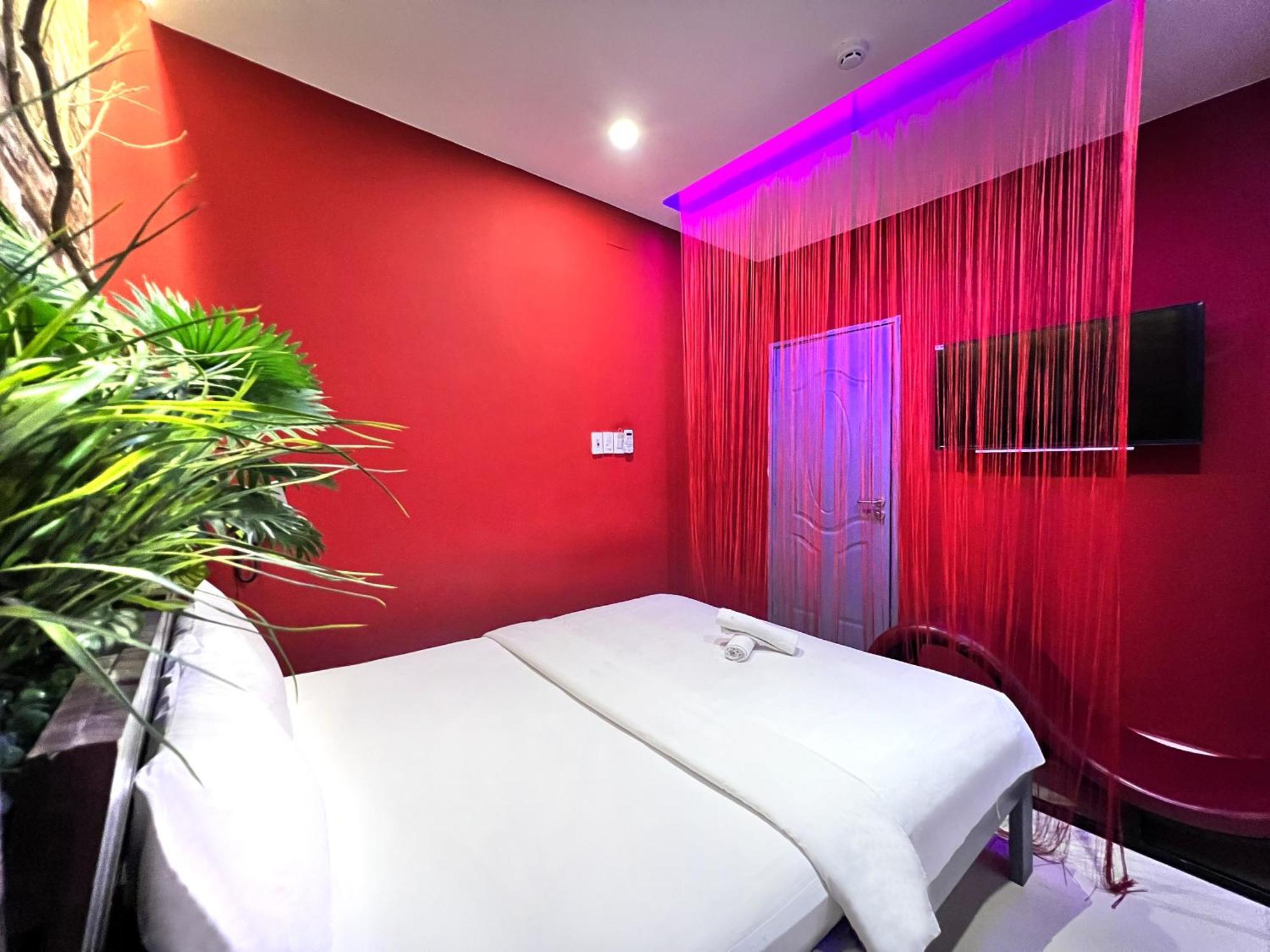 Loove - Khách Sạn Tình Yeu Love hotel Ho Chi Minh City