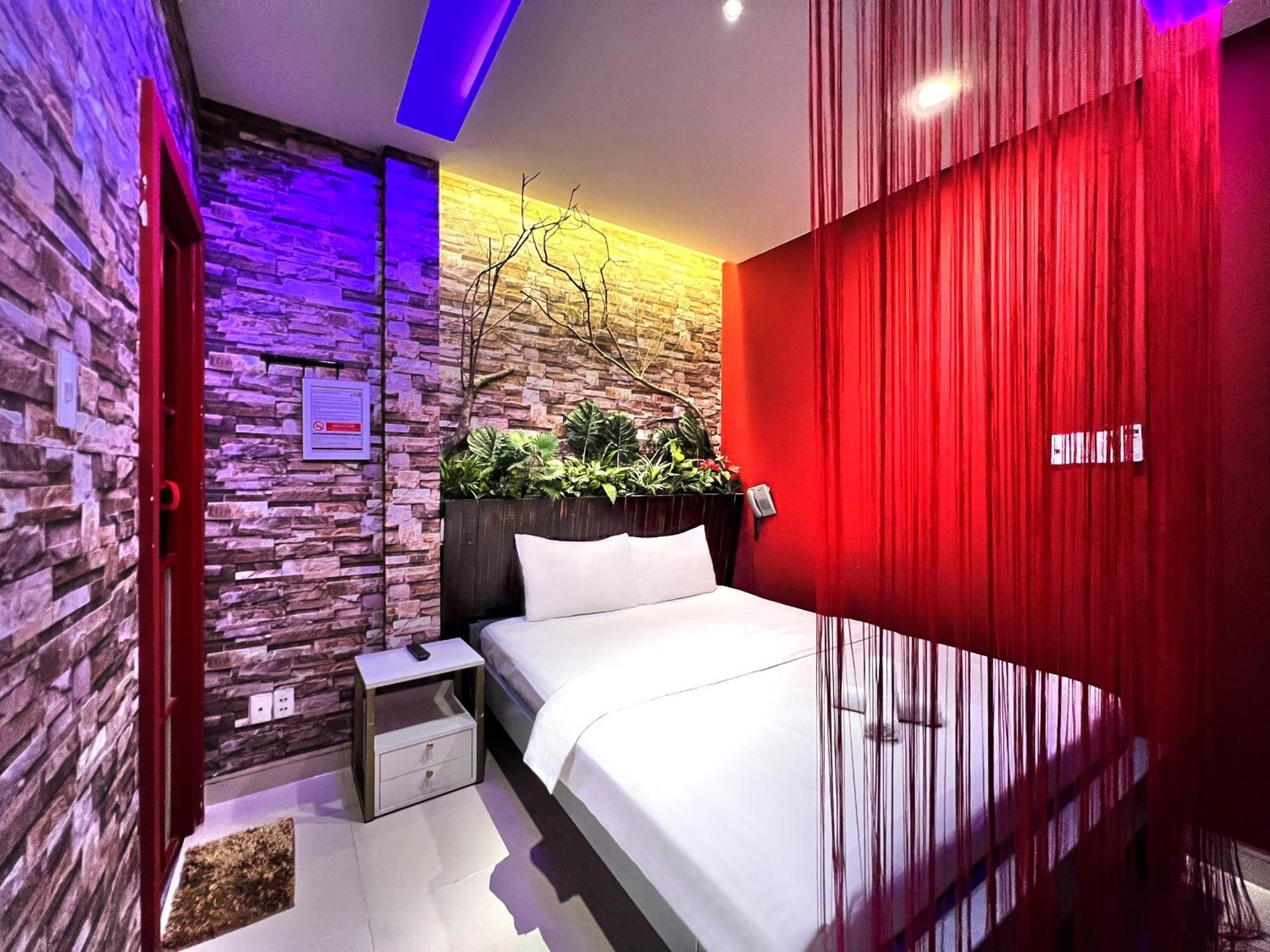 Love hotel Loove - Khách Sạn Tình Yeu