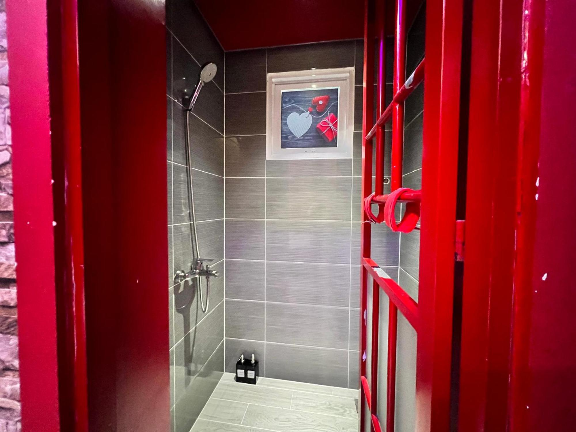 Love hotel Loove - Khách Sạn Tình Yeu *