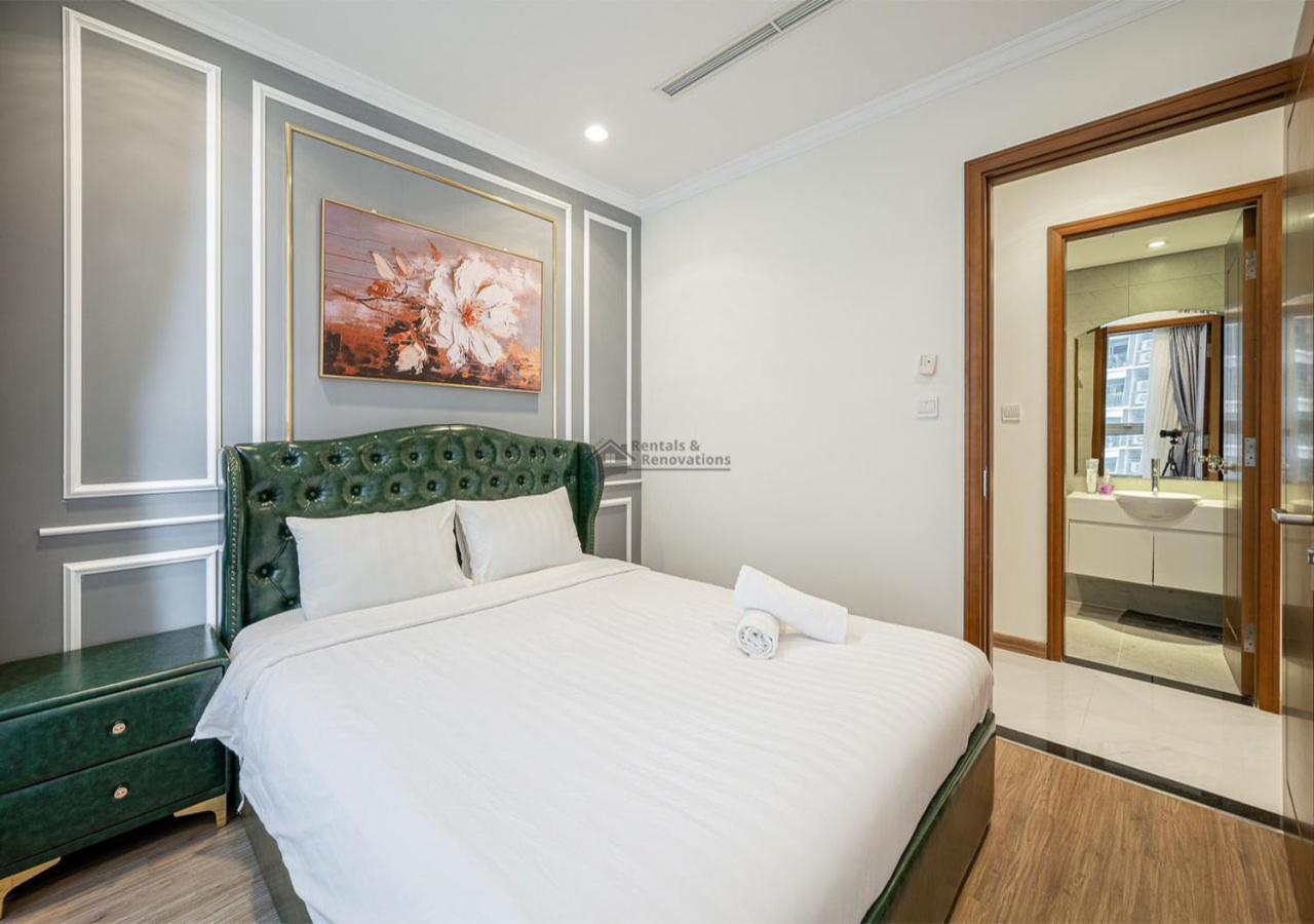 Apartment Landmark 81 Luxury & The Vinhomes Central Park - The Buildings Surrounding Landmark 81