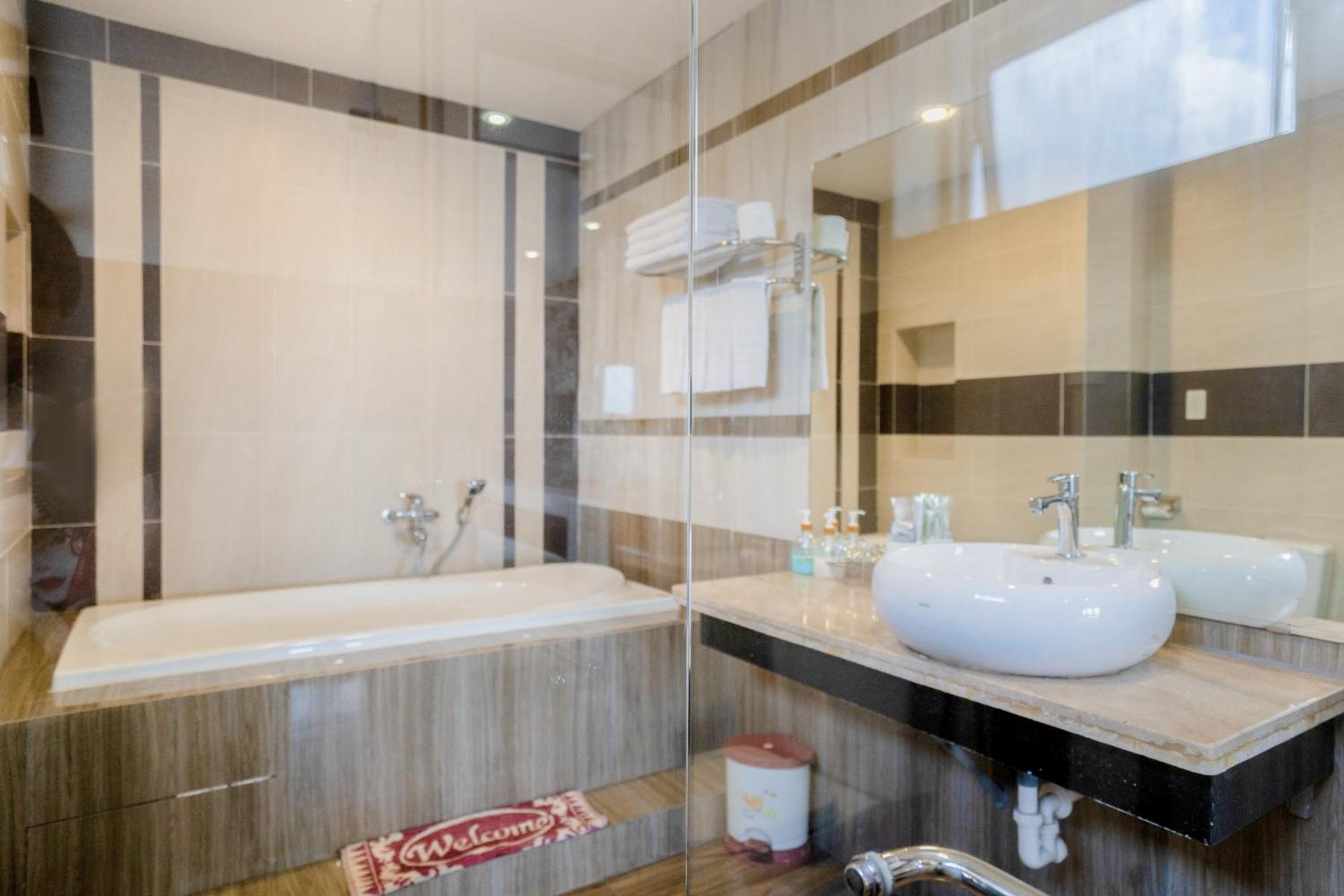 C'lavie - Saigon Airport Hotel