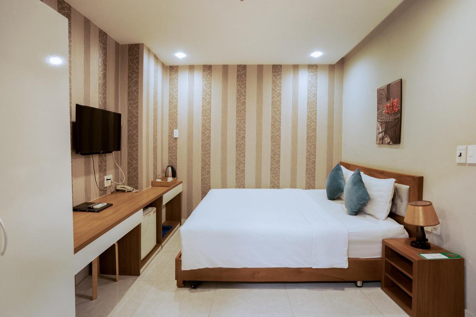 C'lavie - Saigon Airport Hotel
