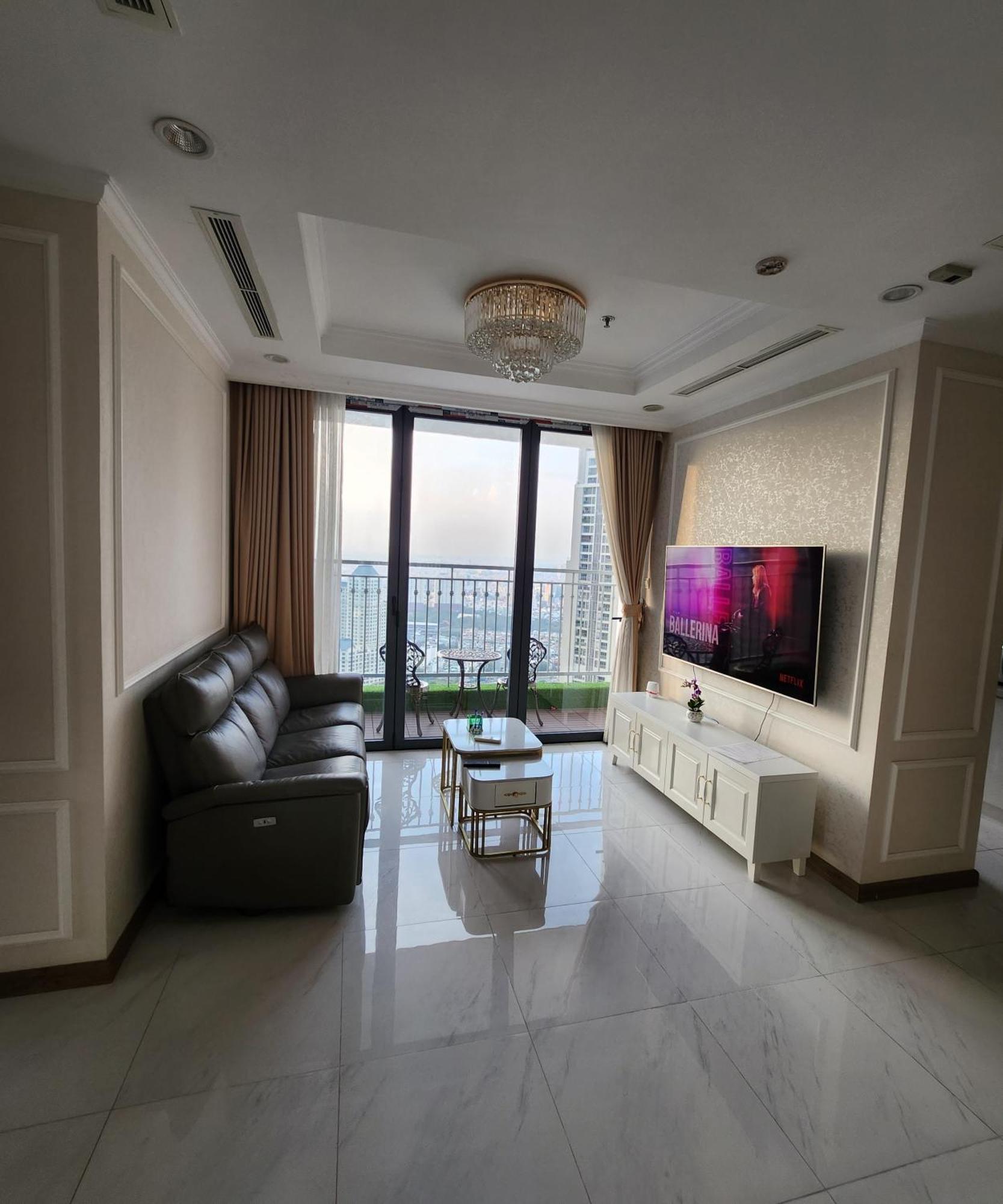 Apartment 2br Luxury Saigon River View Landmark 81 Cp