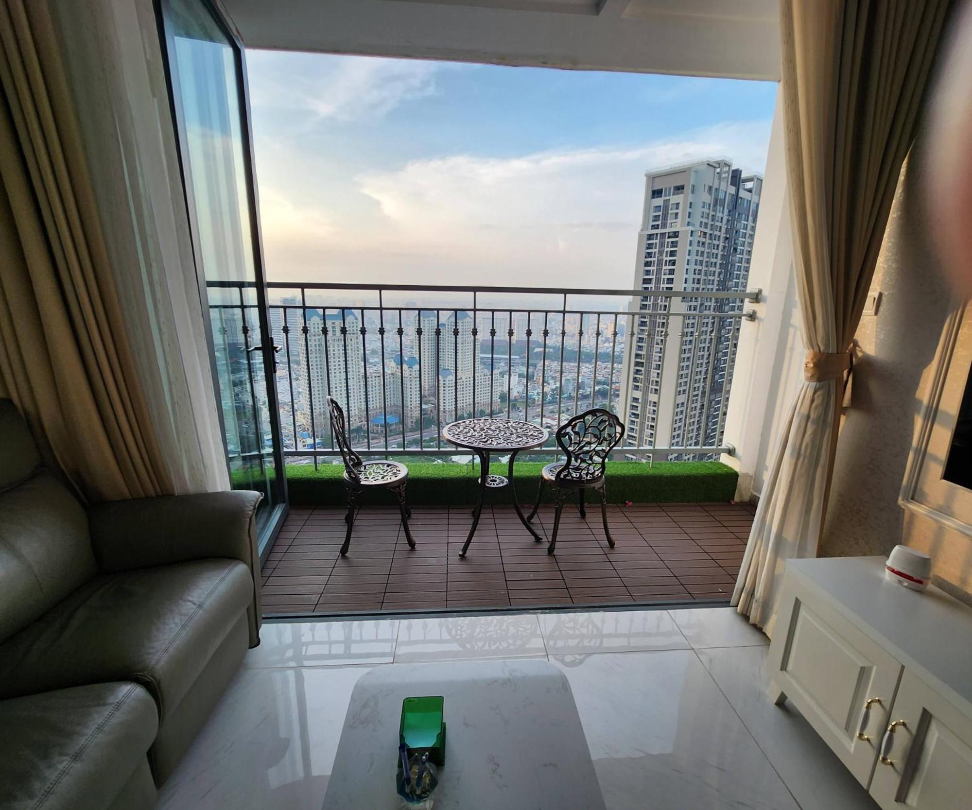 2br Luxury Saigon River View Landmark 81 Cp