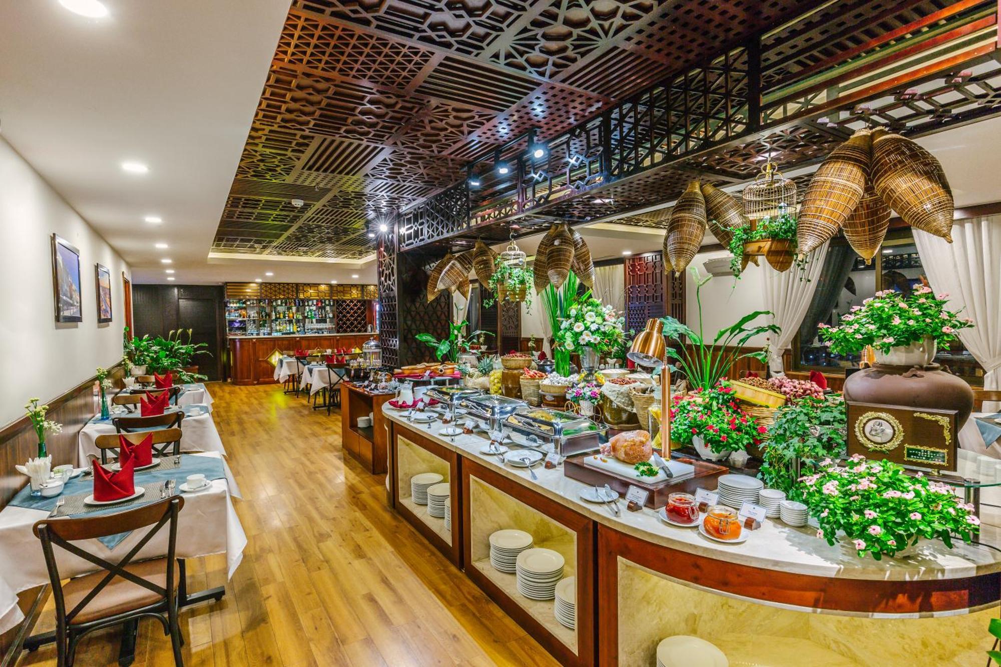 Hotel Happy Life Grand & Rooftop Skybar Ho Chi Minh City