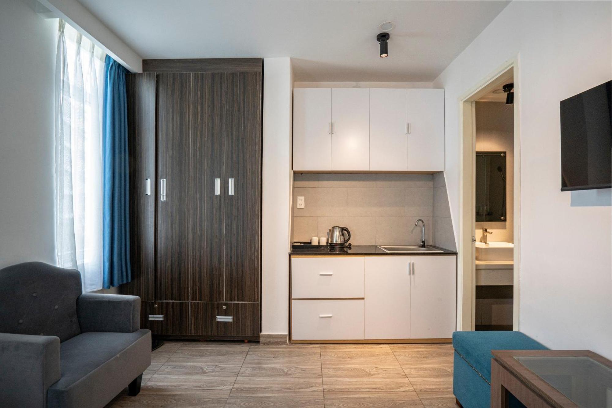 Hotel La Airport Tan Binh