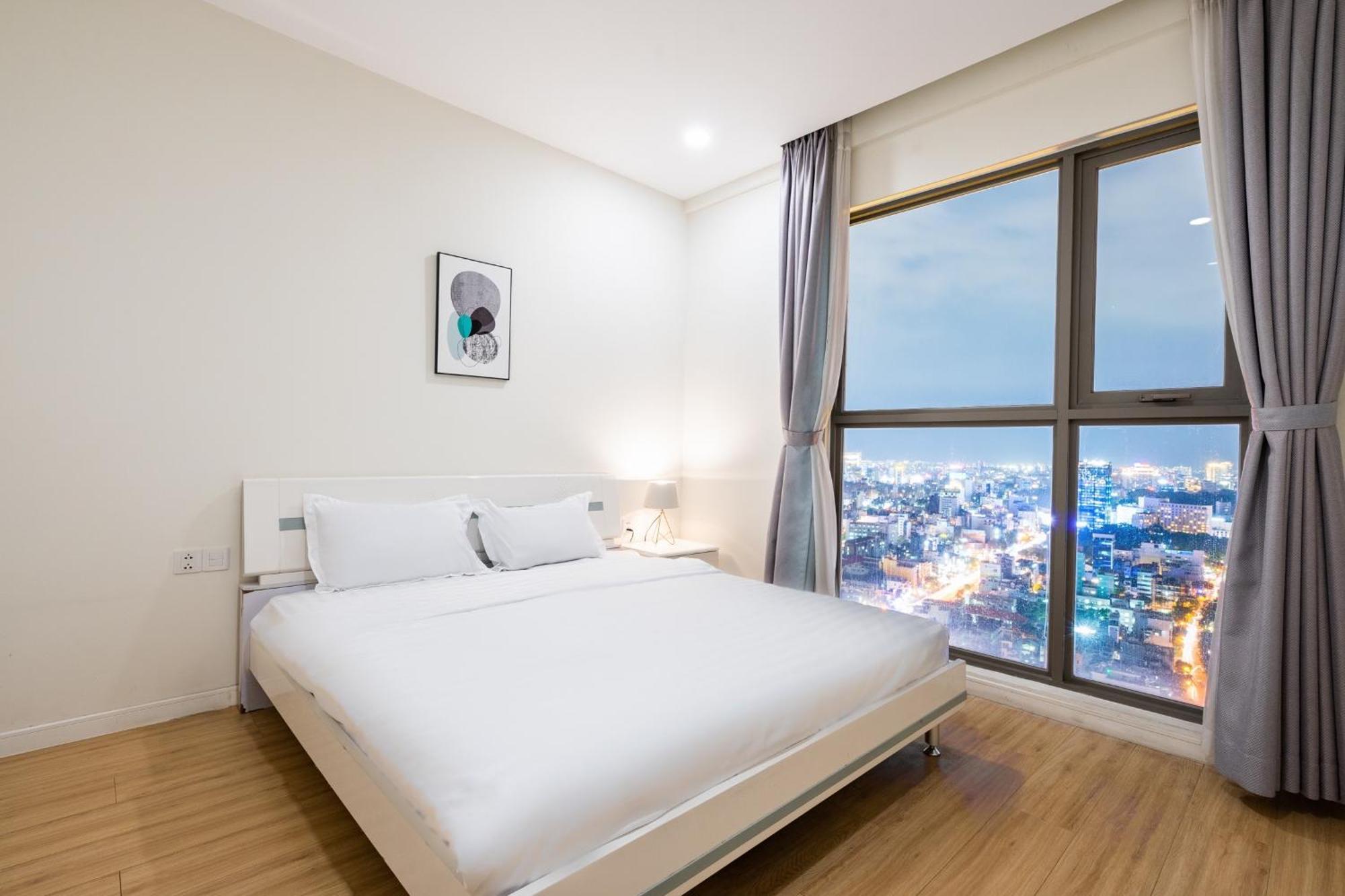 Otis Millennium Saigon Balcony Apartment *