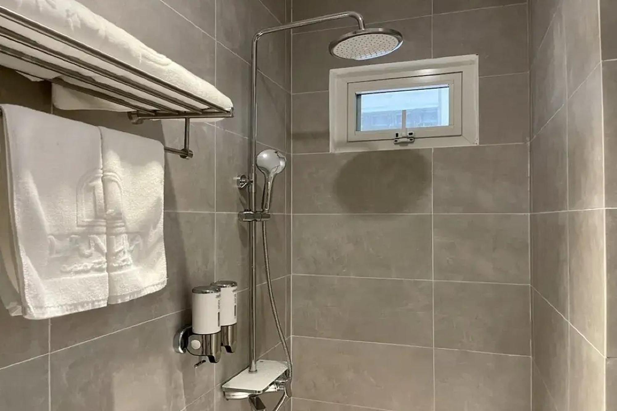 Khách sạn Lanura And 3*