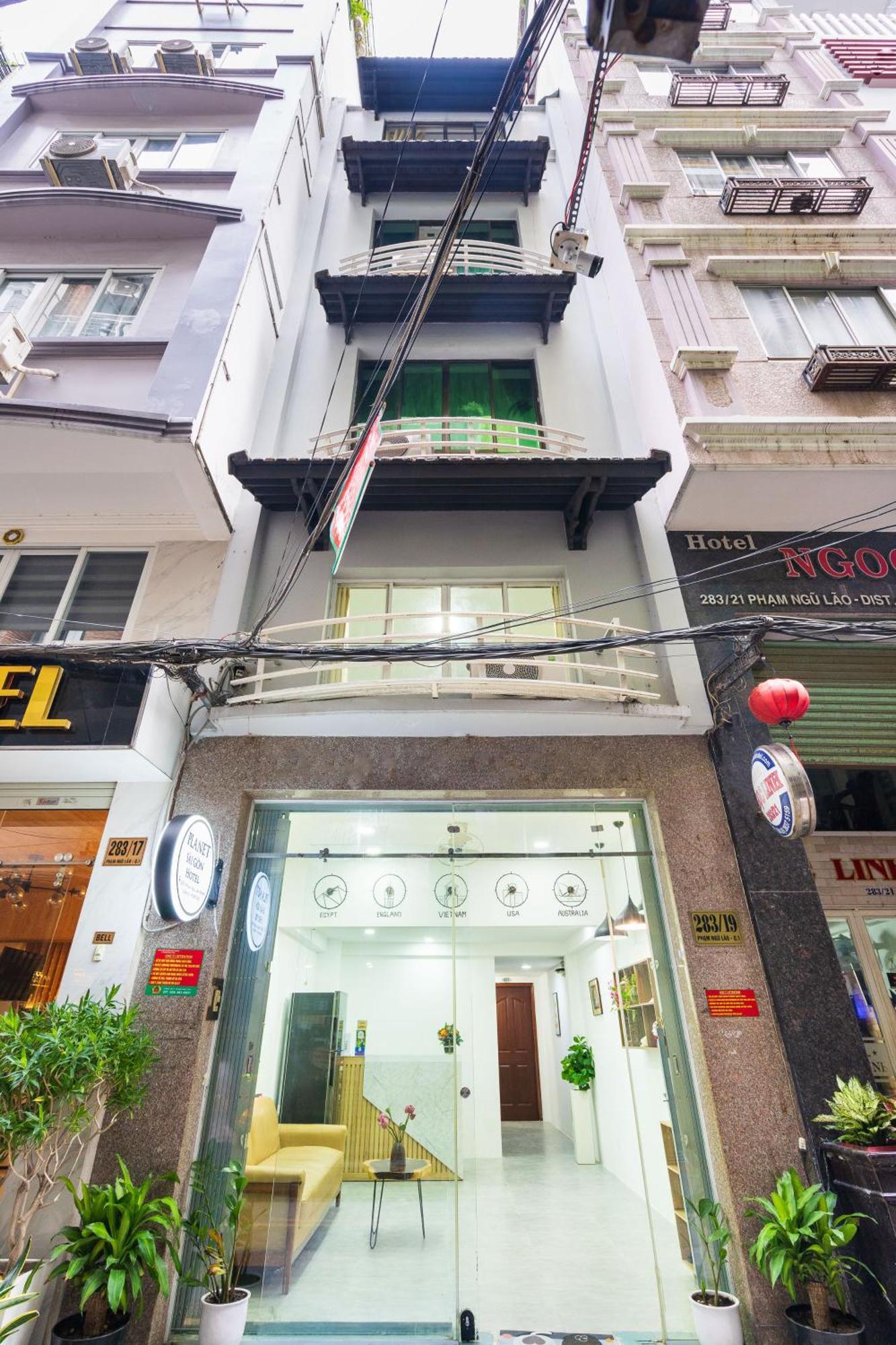 Homestay Planet Saigon *