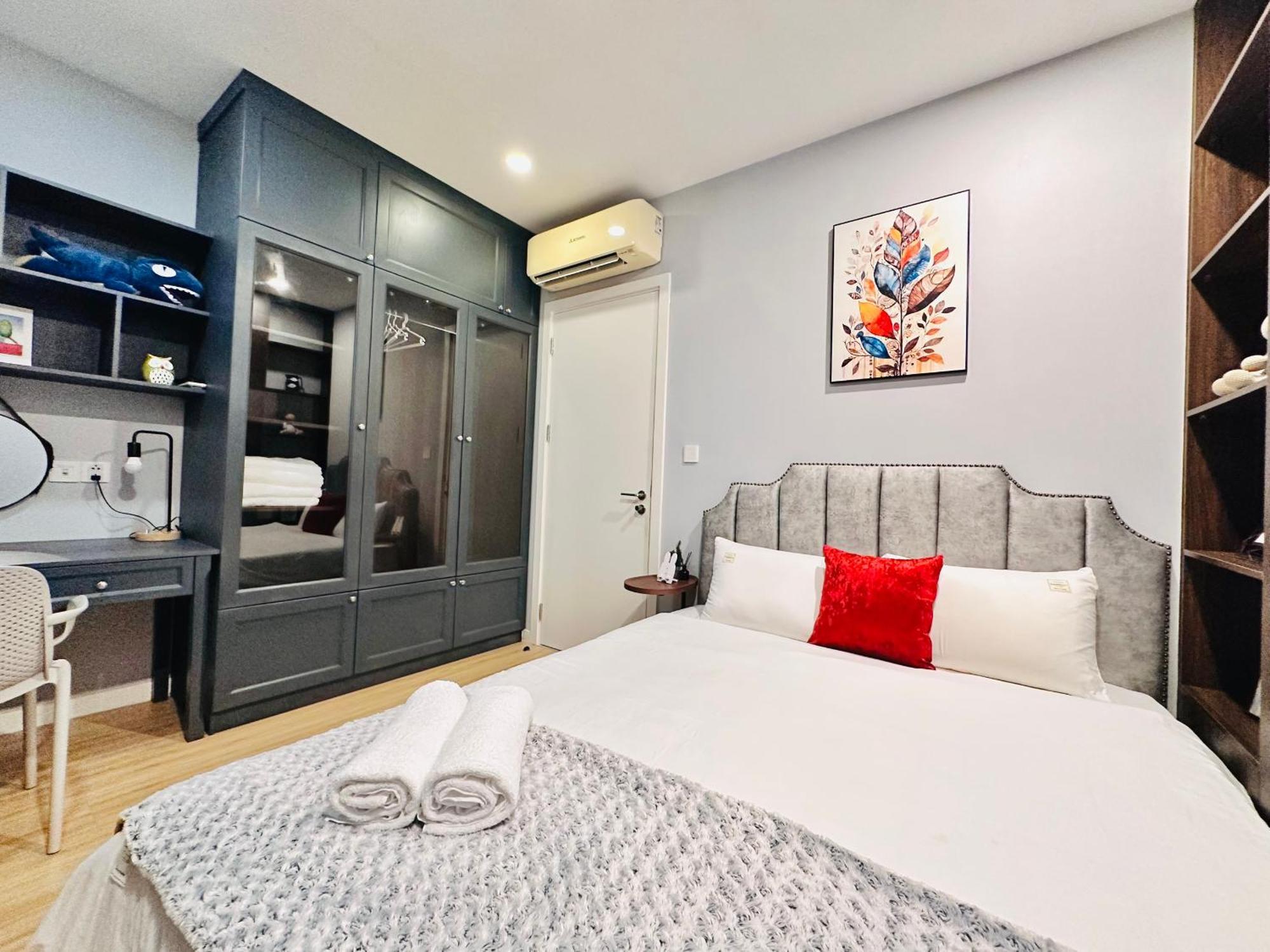 Apartment Roy City House