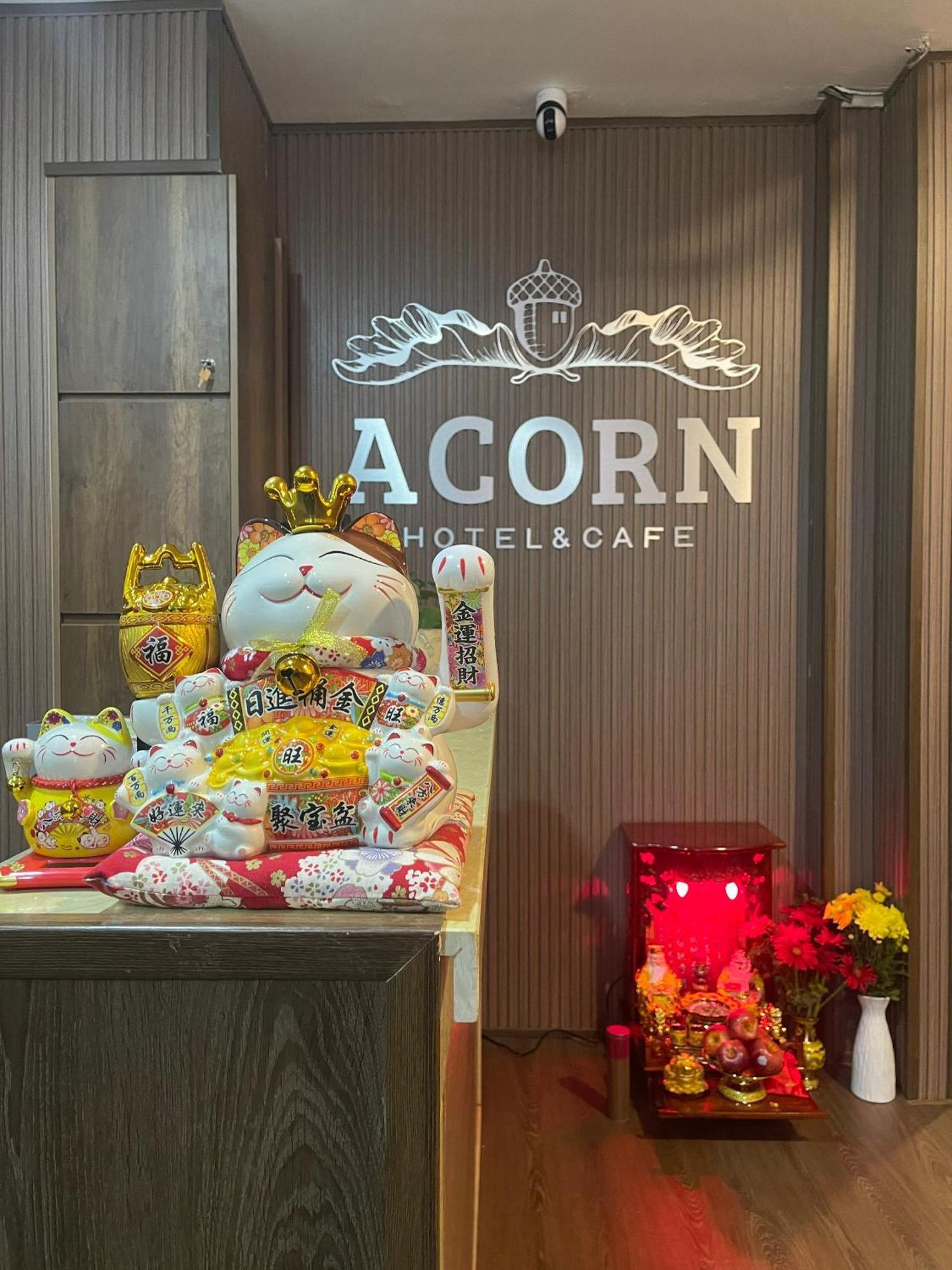 Acorn Hotel 2*