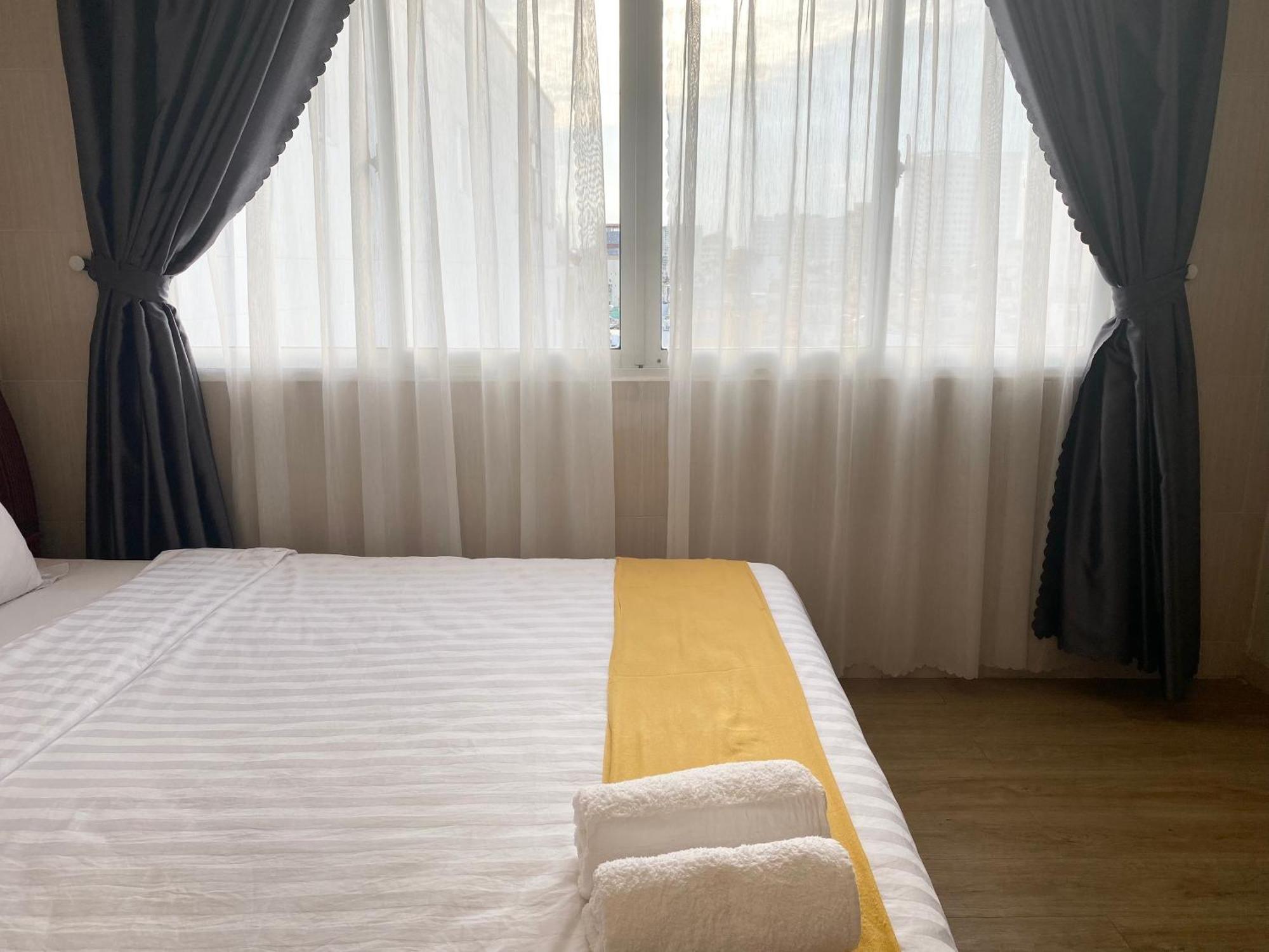 Acorn Hotel