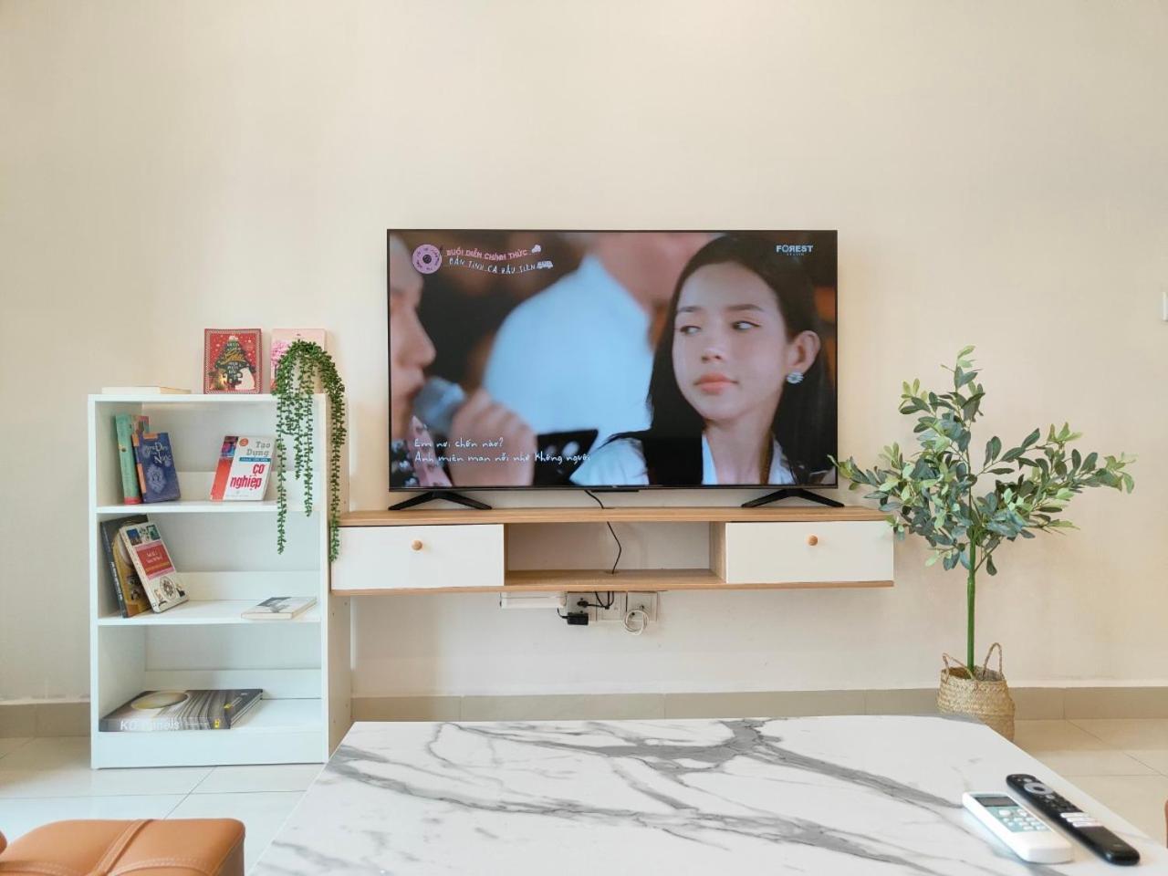 Cua Phuong_can Ho 2pn Canh Aeon *