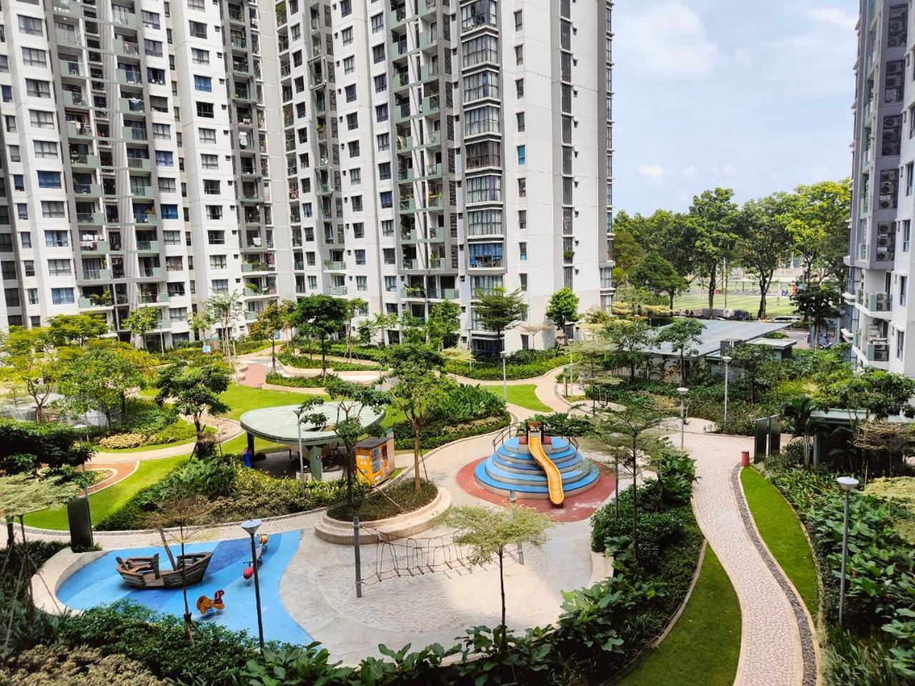 Cua Phuong_can Ho 2pn Canh Aeon Apartment *