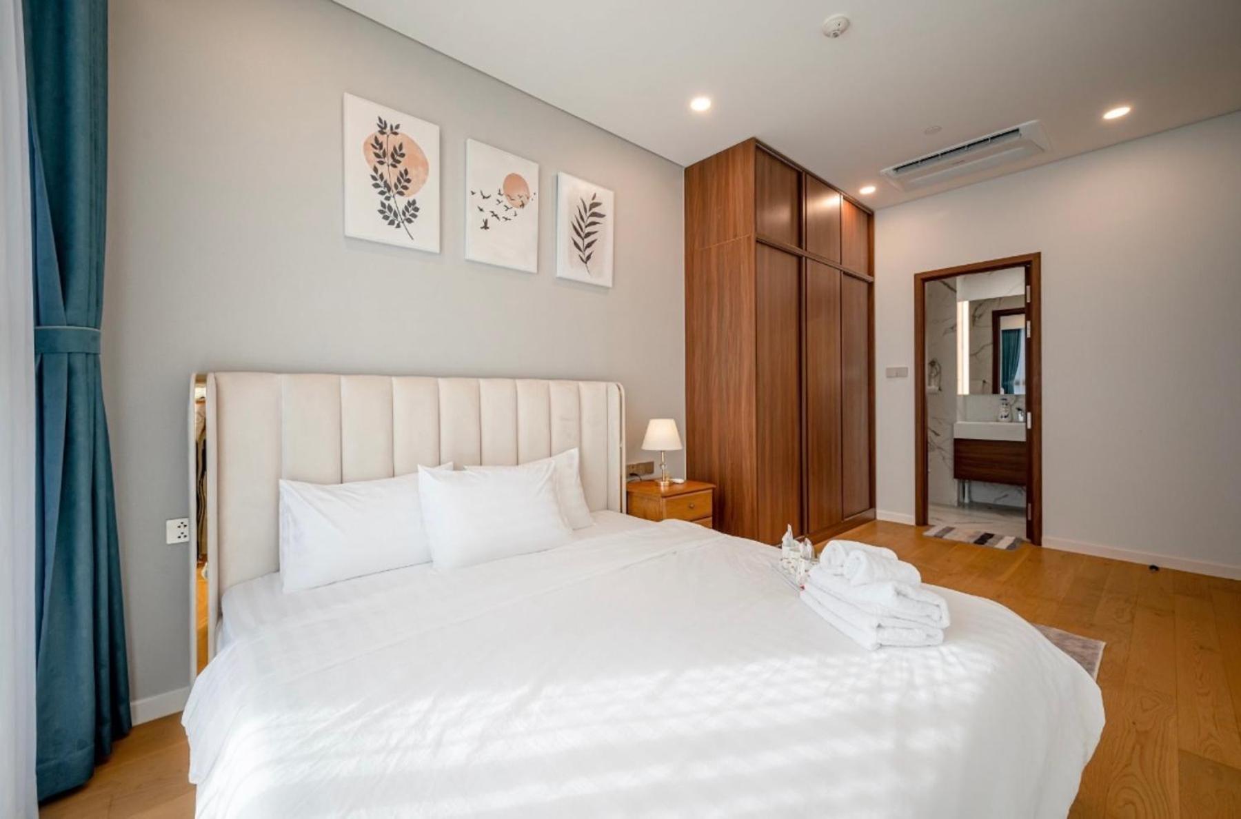 The Crest-central Saigon Riverside -free Pool-gym-sauna Room-yoga Apartment
