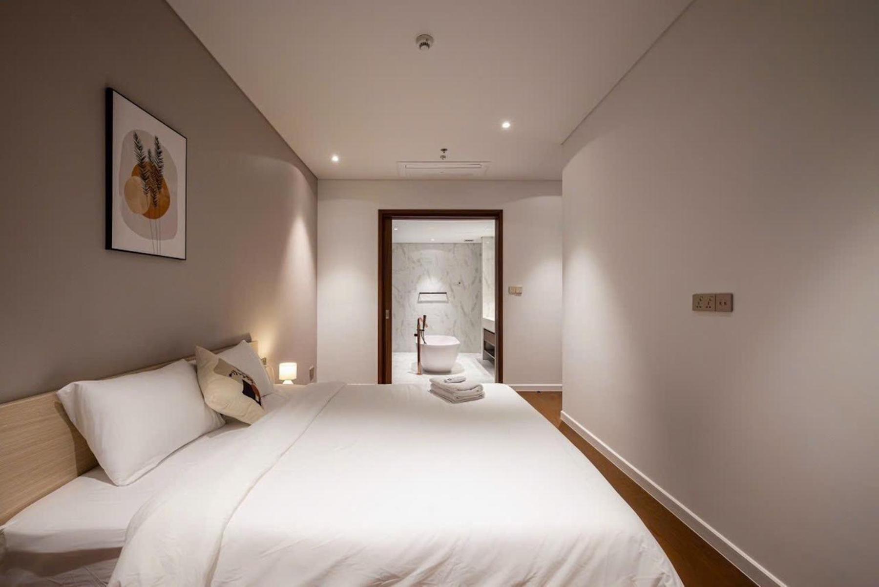 The Crest-central Saigon Riverside -free Pool-gym-sauna Room-yoga Apartment