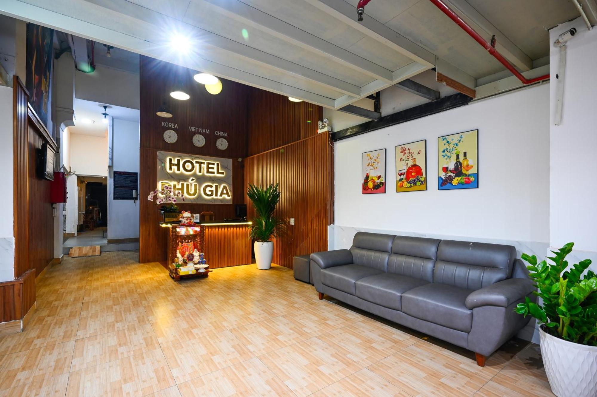 Phu Gia 193 Nguyen Thai Hoc Hotel 2*