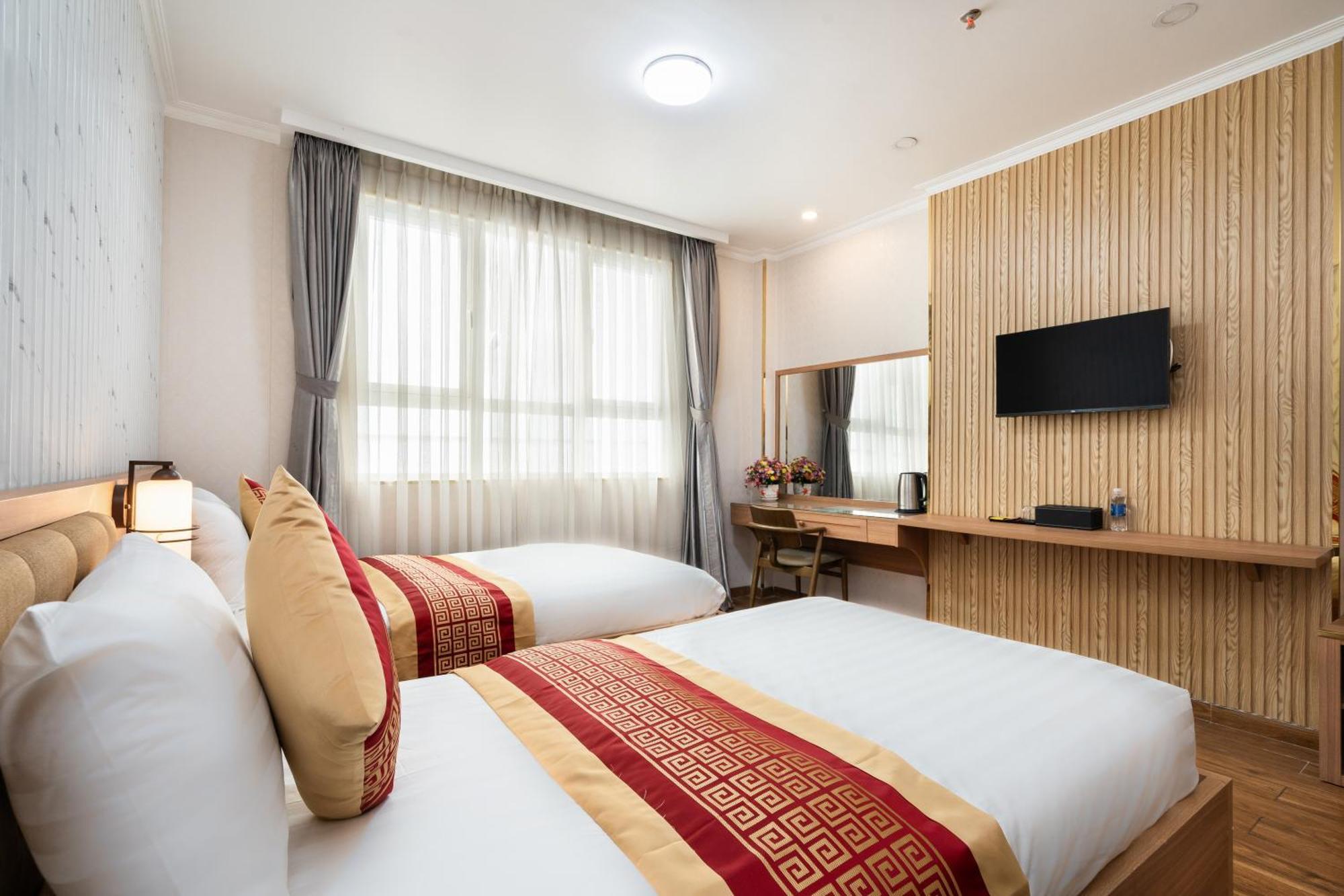 Hotel Luna Saigon - Bui Vien Walking Street 3*