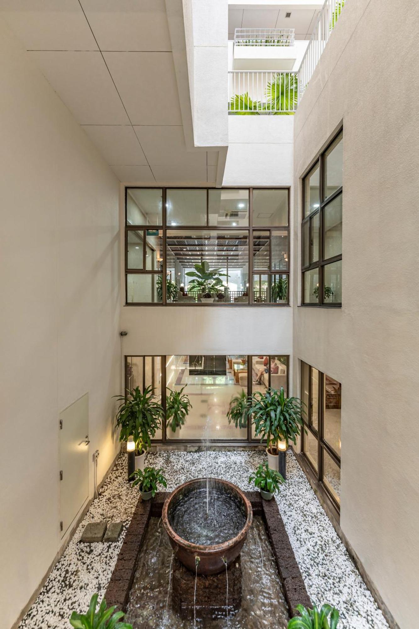 Garden View Court Hotel 4*