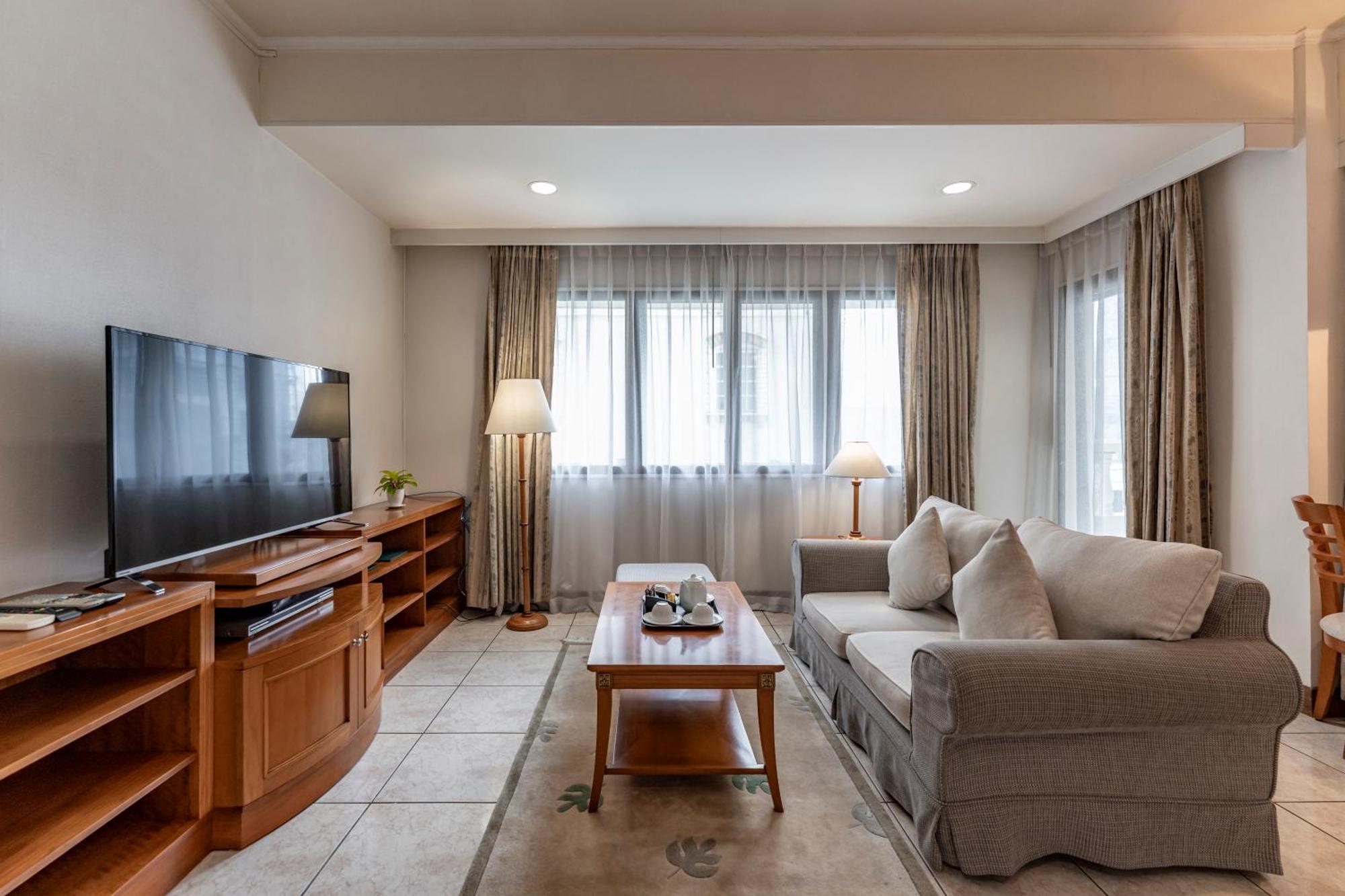 Garden View Court 4*