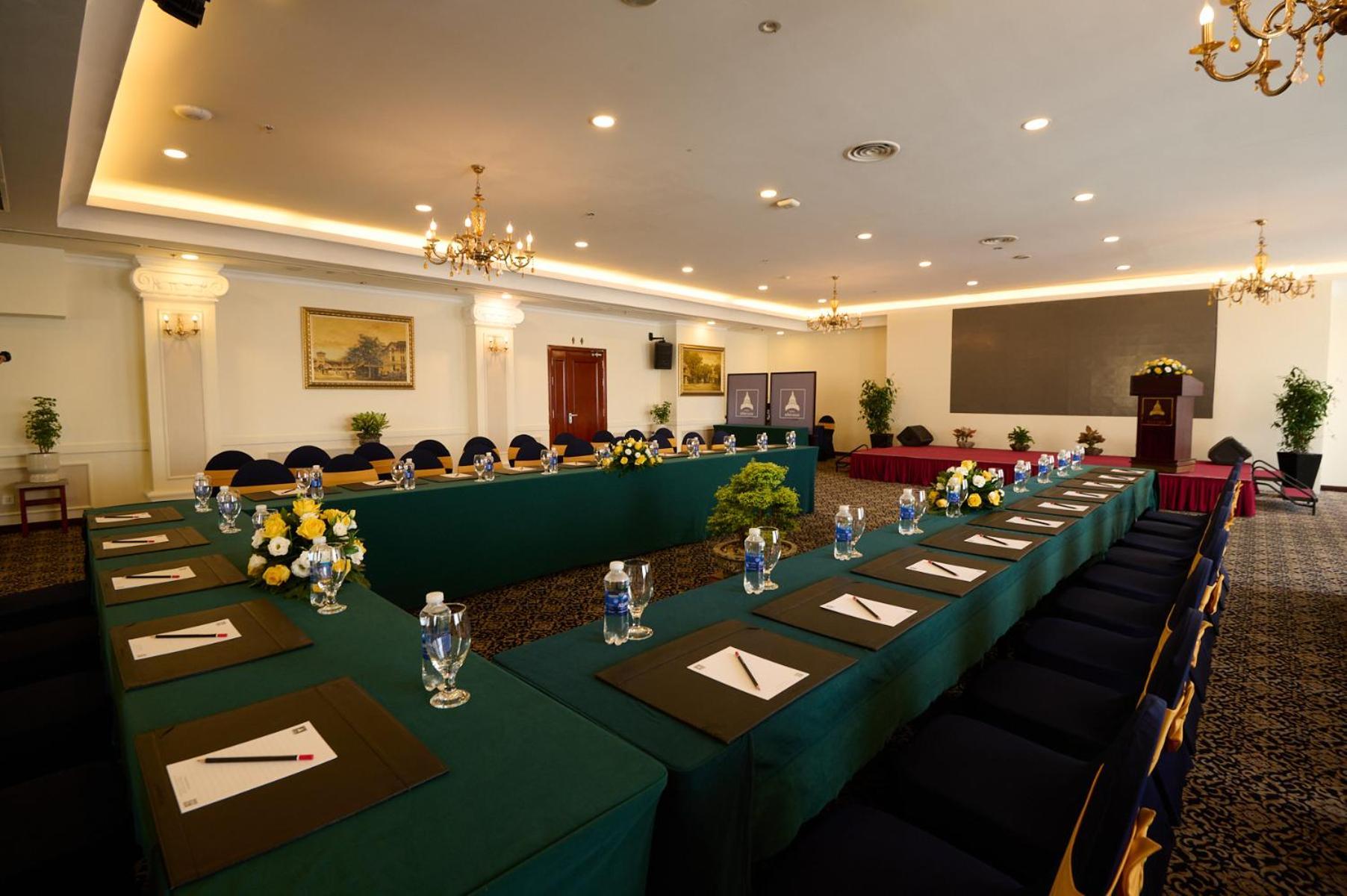 Grand Saigon