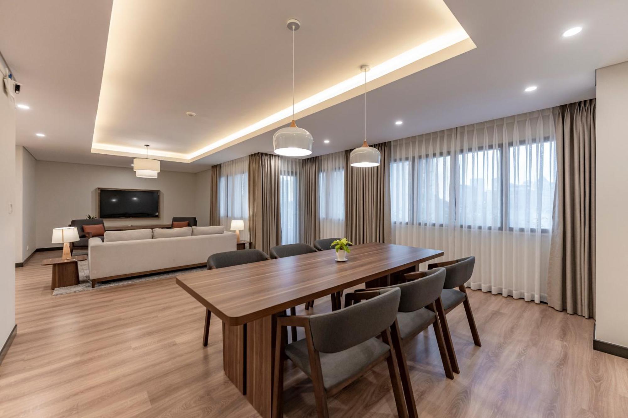 Garden View Court 4*