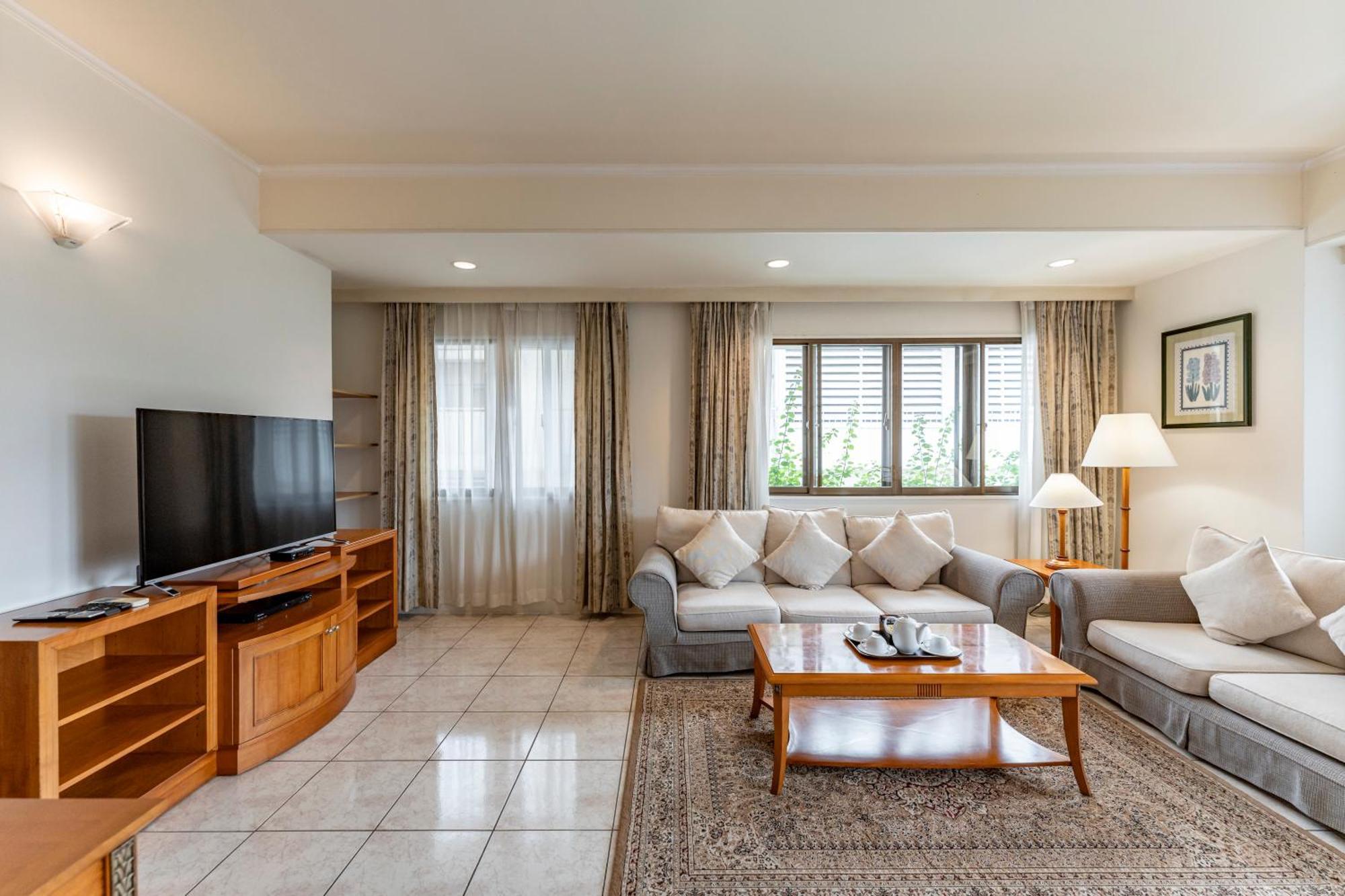 Garden View Court 4*