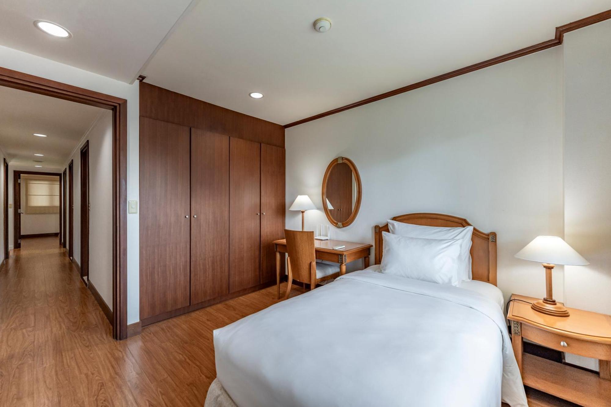Garden View Court Hotel 4*