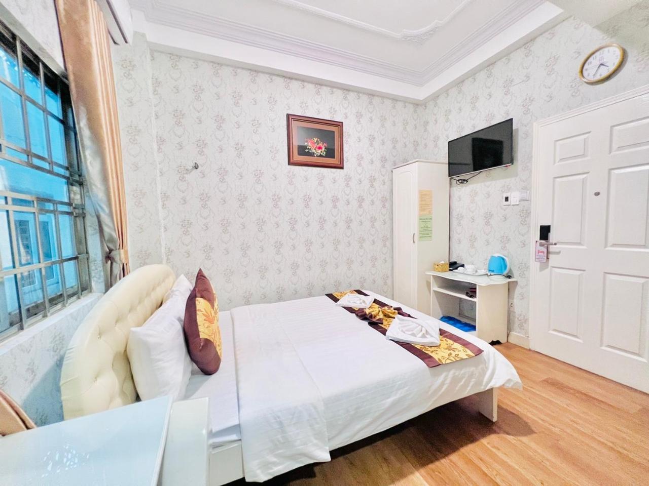 Reddoorz Truc Huyen 2*