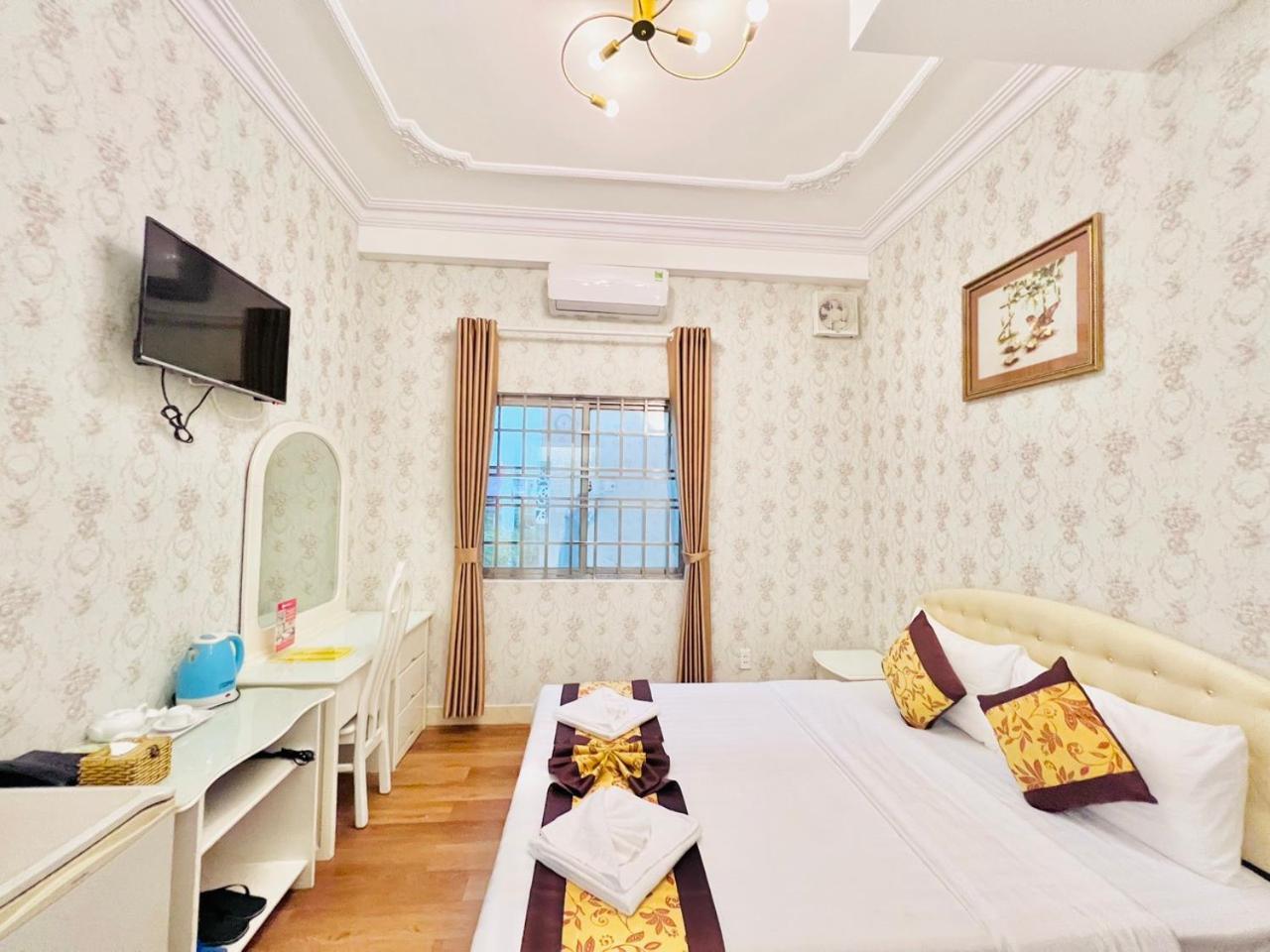 Reddoorz Truc Huyen 2*