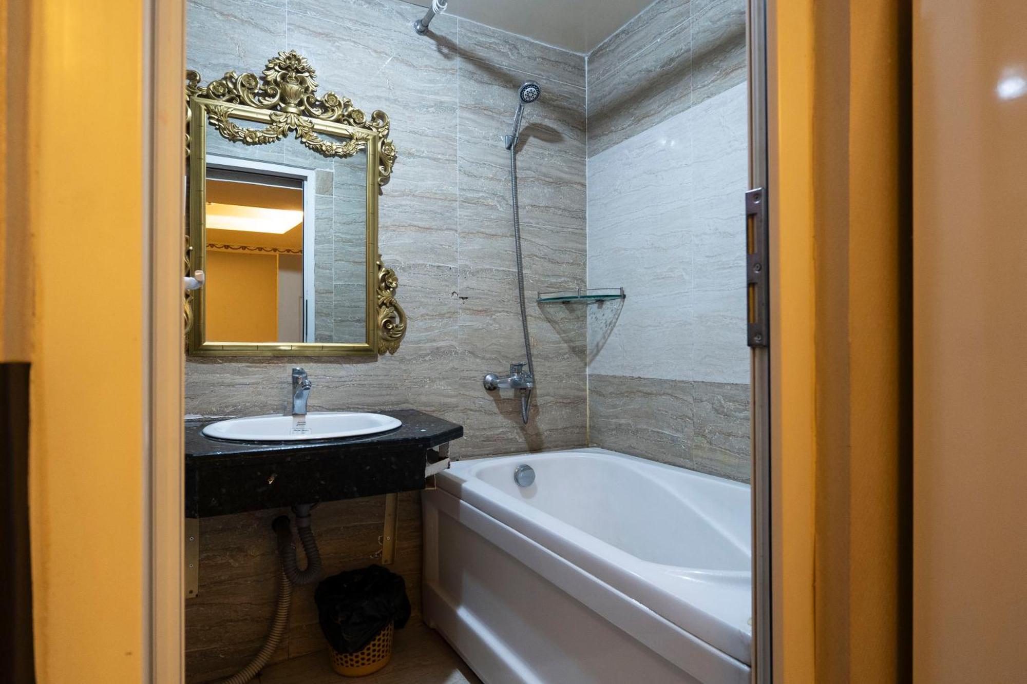 Crowne Bui Vien Hotel 2*