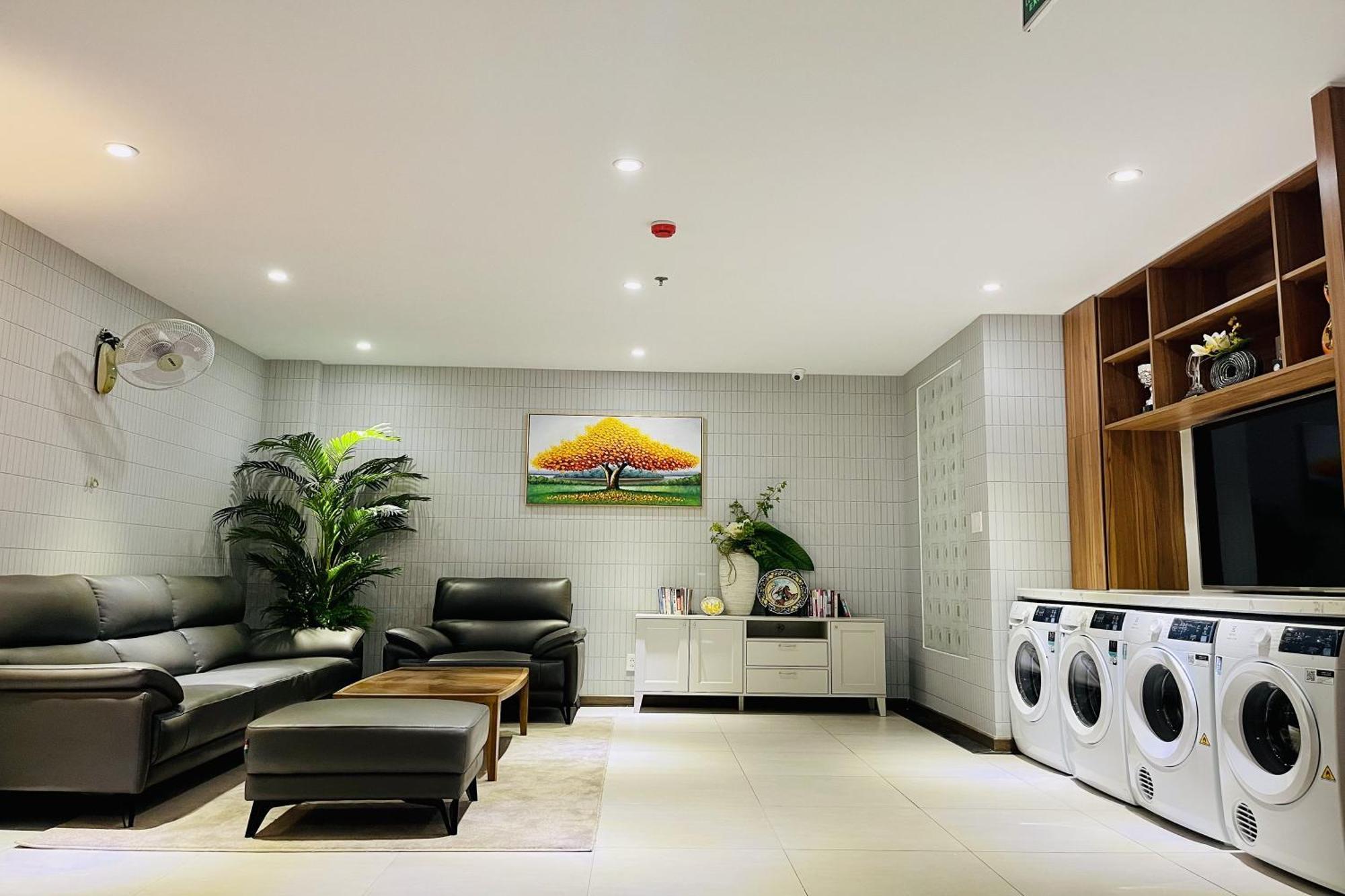 Hotel Lanura And Ho Chi Minh City