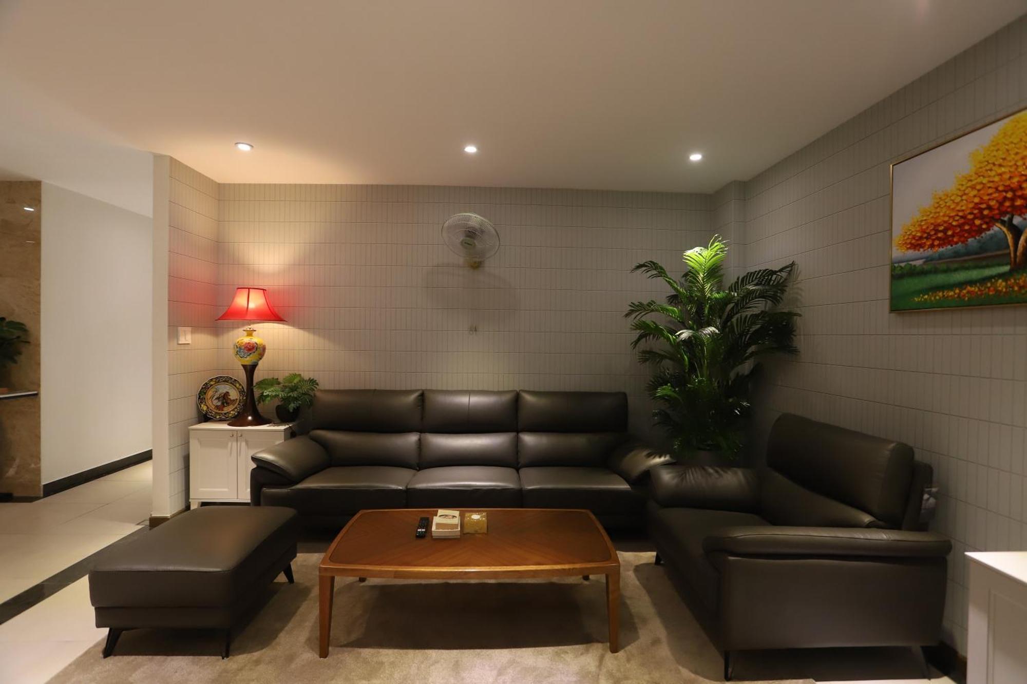 Hotel Lanura And Ho Chi Minh City