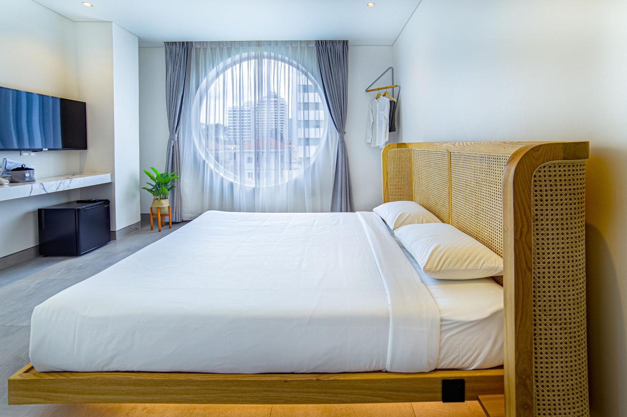 Meander Saigon 2*