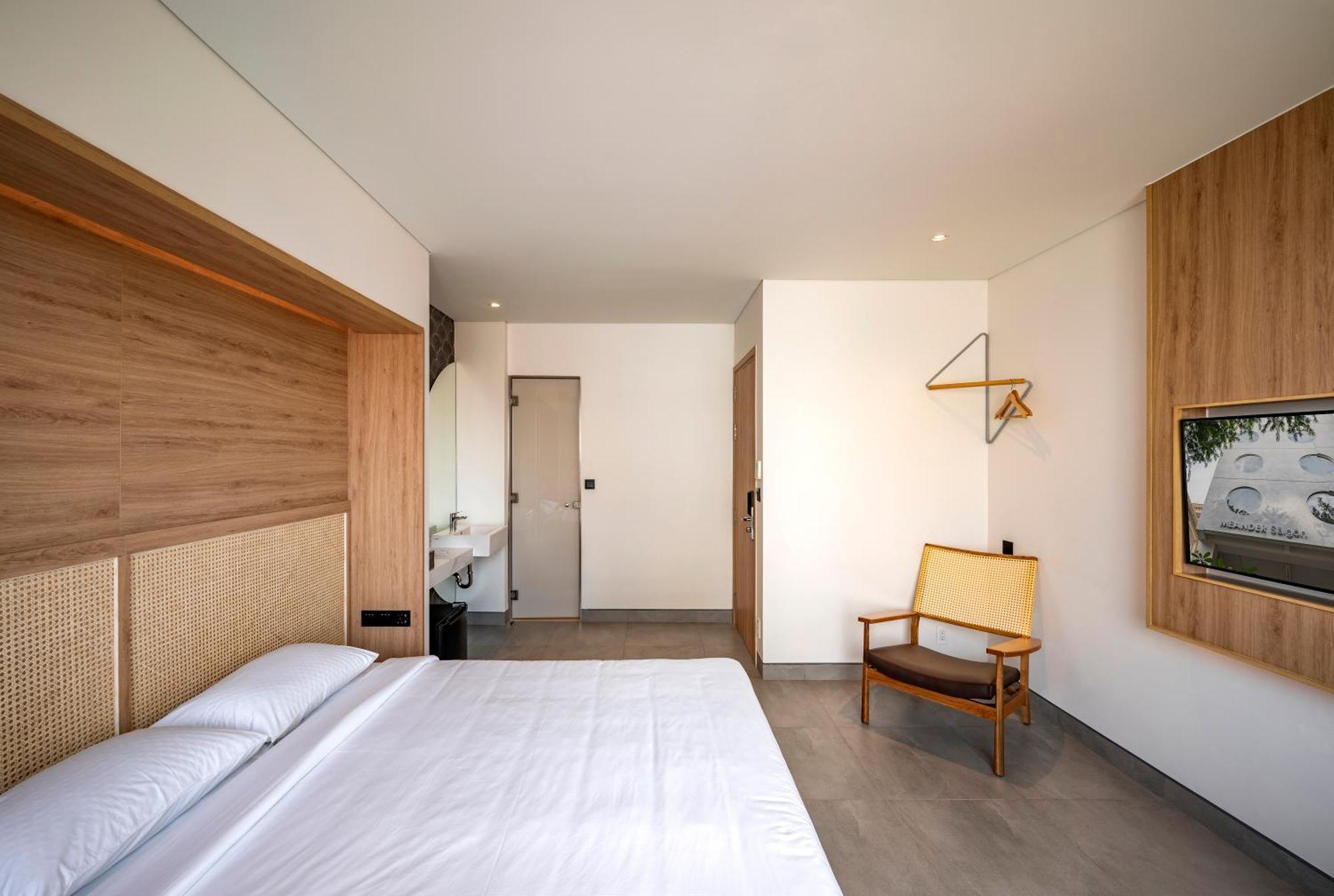 Hotel Meander Saigon 2*