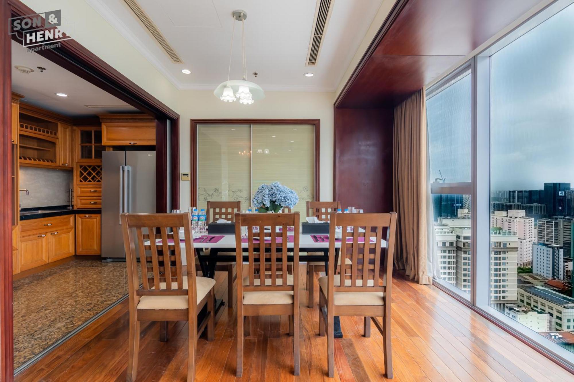 Vincom Center Dong Khoi District 1 Apartment *