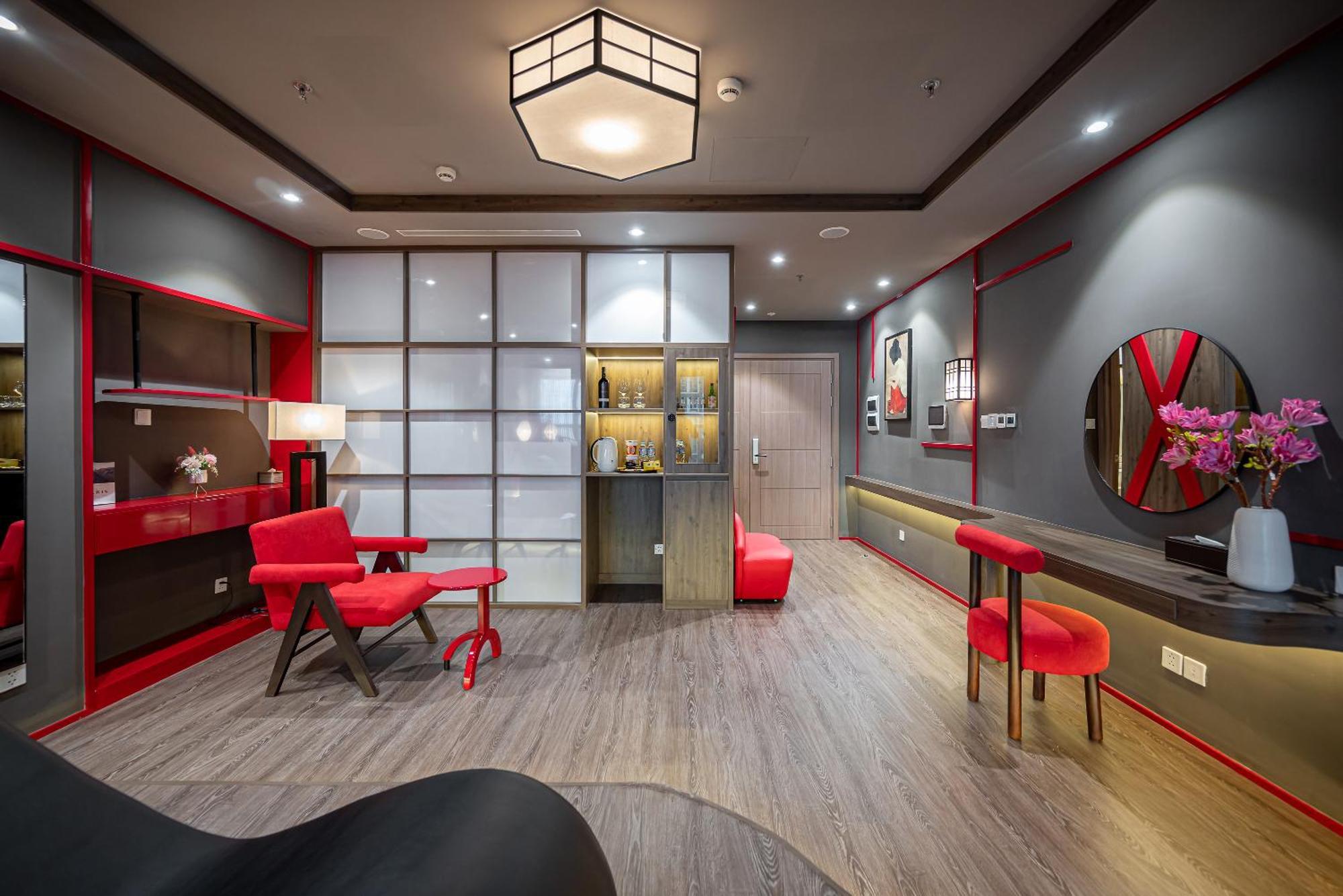 Apartment Celavie Serviced - The Vinhomes And Landmark *