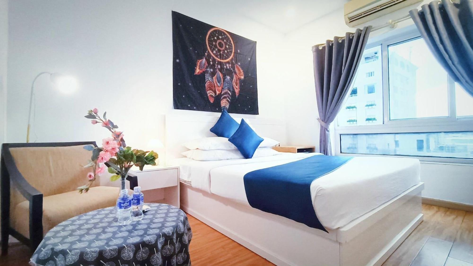Queen Central Apartment