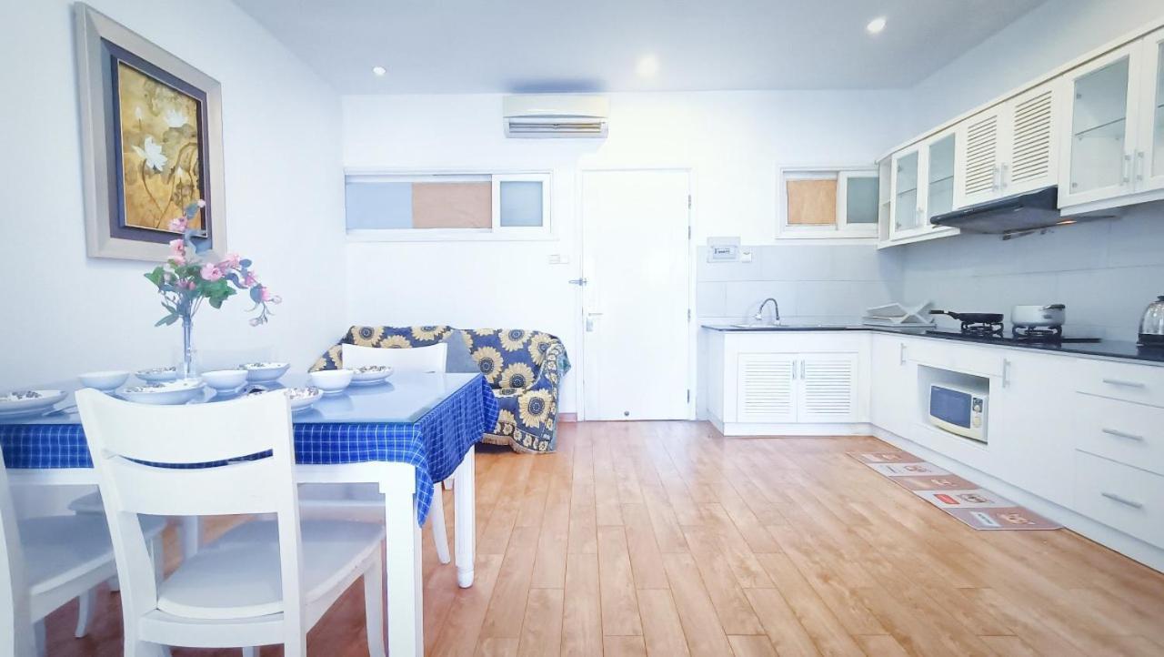 Queen Central Apartment