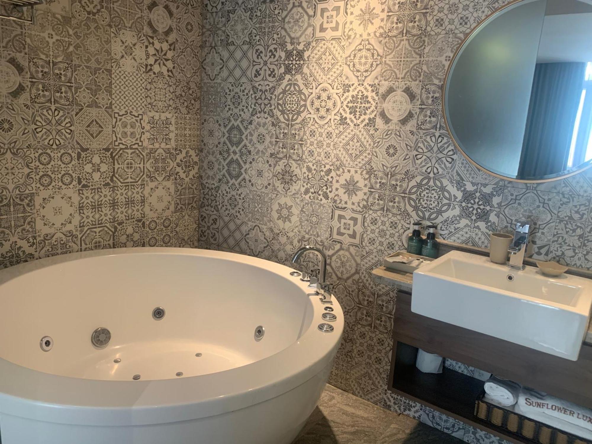 Hotel Sunflower Luxury