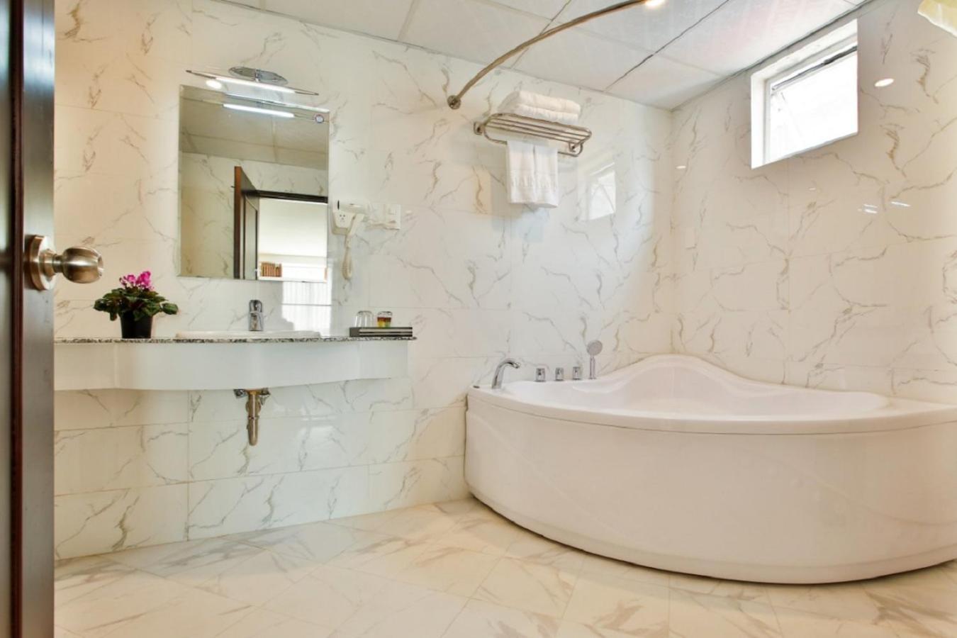Aluna Ben Thanh Khách sạn