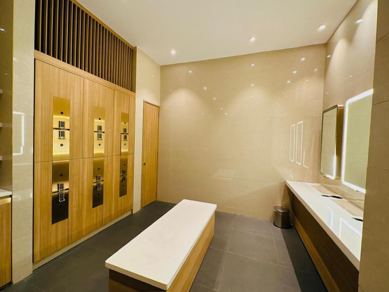 Luxury Gold 86 : D1- Mension , Rooftop Pool - District 1 * Ho Chi Minh City