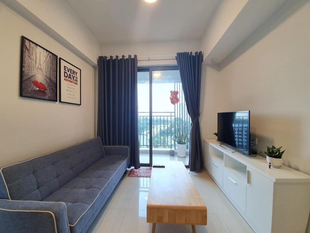 Tan Son Nhat Airport Botanica Premier, 2 Bedrooms, 2 Toilets Luxury Nearby Airport, Free Pool, Free Gym, Bbq Garden Apartment *