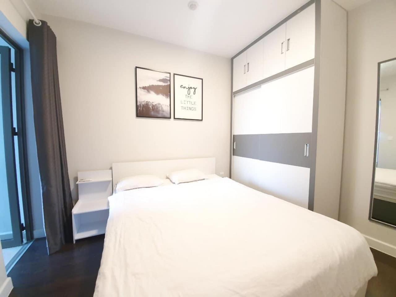 Apartment Tan Son Nhat Airport Botanica Premier, 2 Bedrooms, 2 Toilets Luxury Nearby Airport, Free Pool, Free Gym, Bbq Garden *
