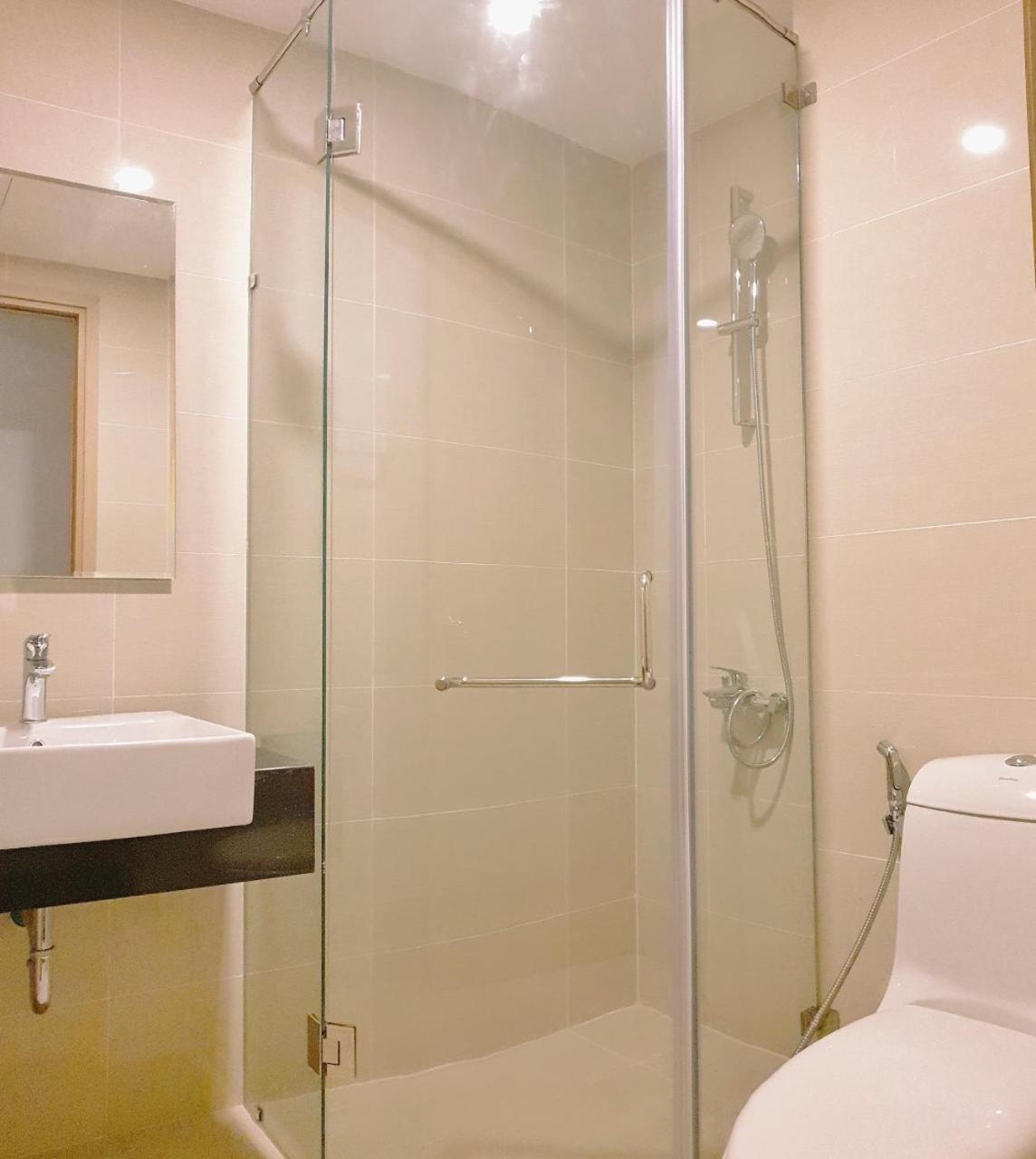 Tan Son Nhat Airport Botanica Premier, 2 Bedrooms, 2 Toilets Luxury Nearby Airport, Free Pool, Free Gym, Bbq Garden Apartment