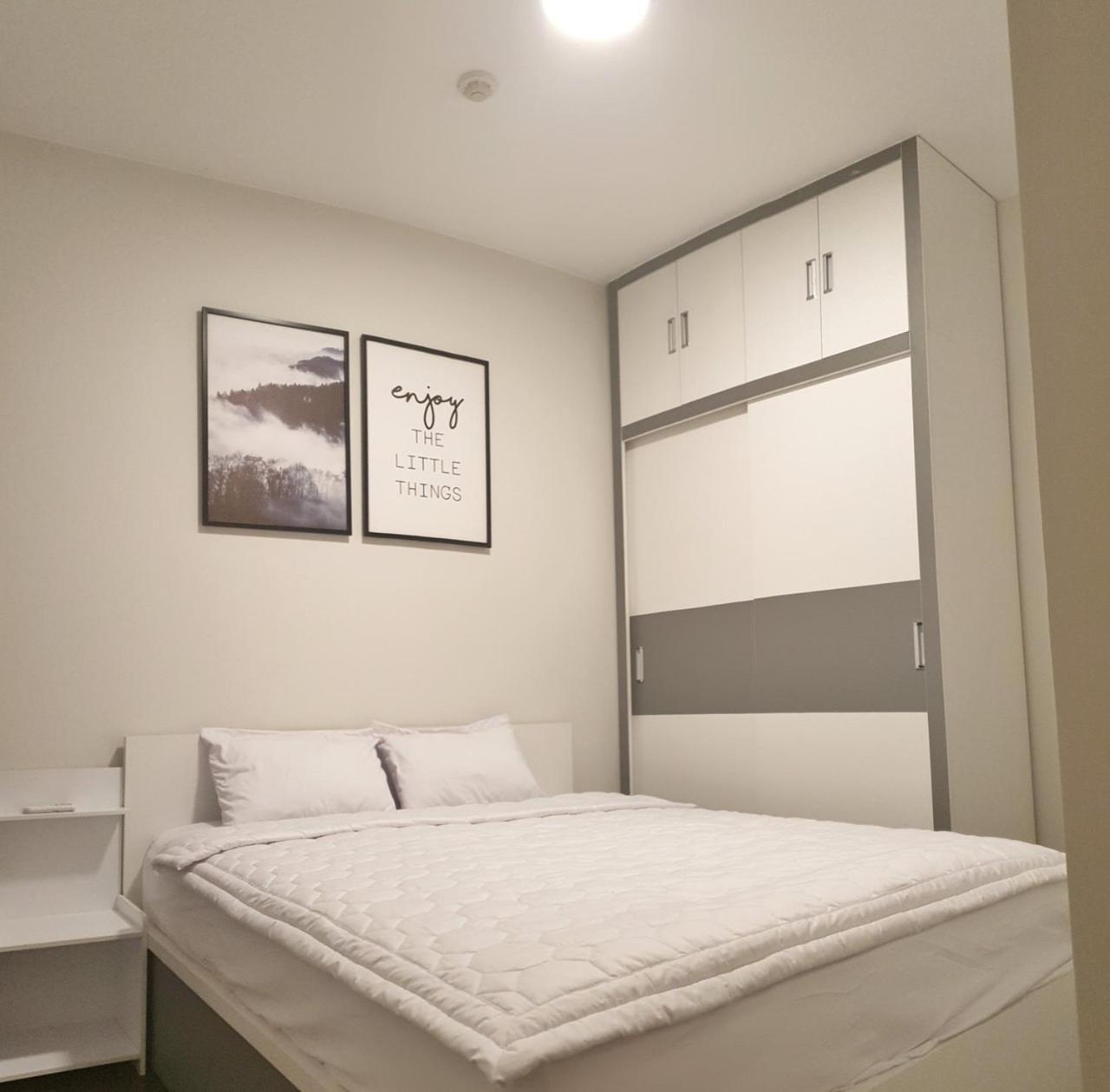 Tan Son Nhat Airport Botanica Premier, 2 Bedrooms, 2 Toilets Luxury Nearby Airport, Free Pool, Free Gym, Bbq Garden *