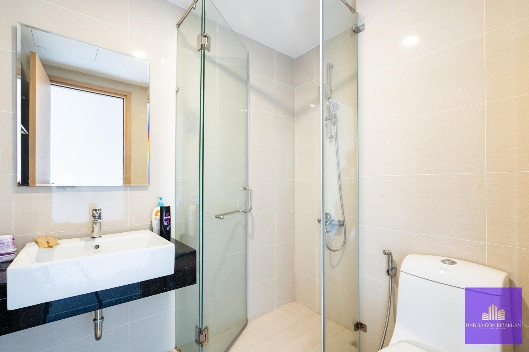 Tan Son Nhat Airport Botanica Premier, 2 Bedrooms, 2 Toilets Luxury Nearby Airport, Free Pool, Free Gym, Bbq Garden Apartment