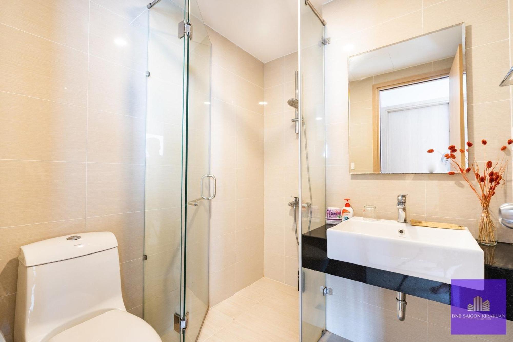 Tan Son Nhat Airport Botanica Premier, 2 Bedrooms, 2 Toilets Luxury Nearby Airport, Free Pool, Free Gym, Bbq Garden Apartment