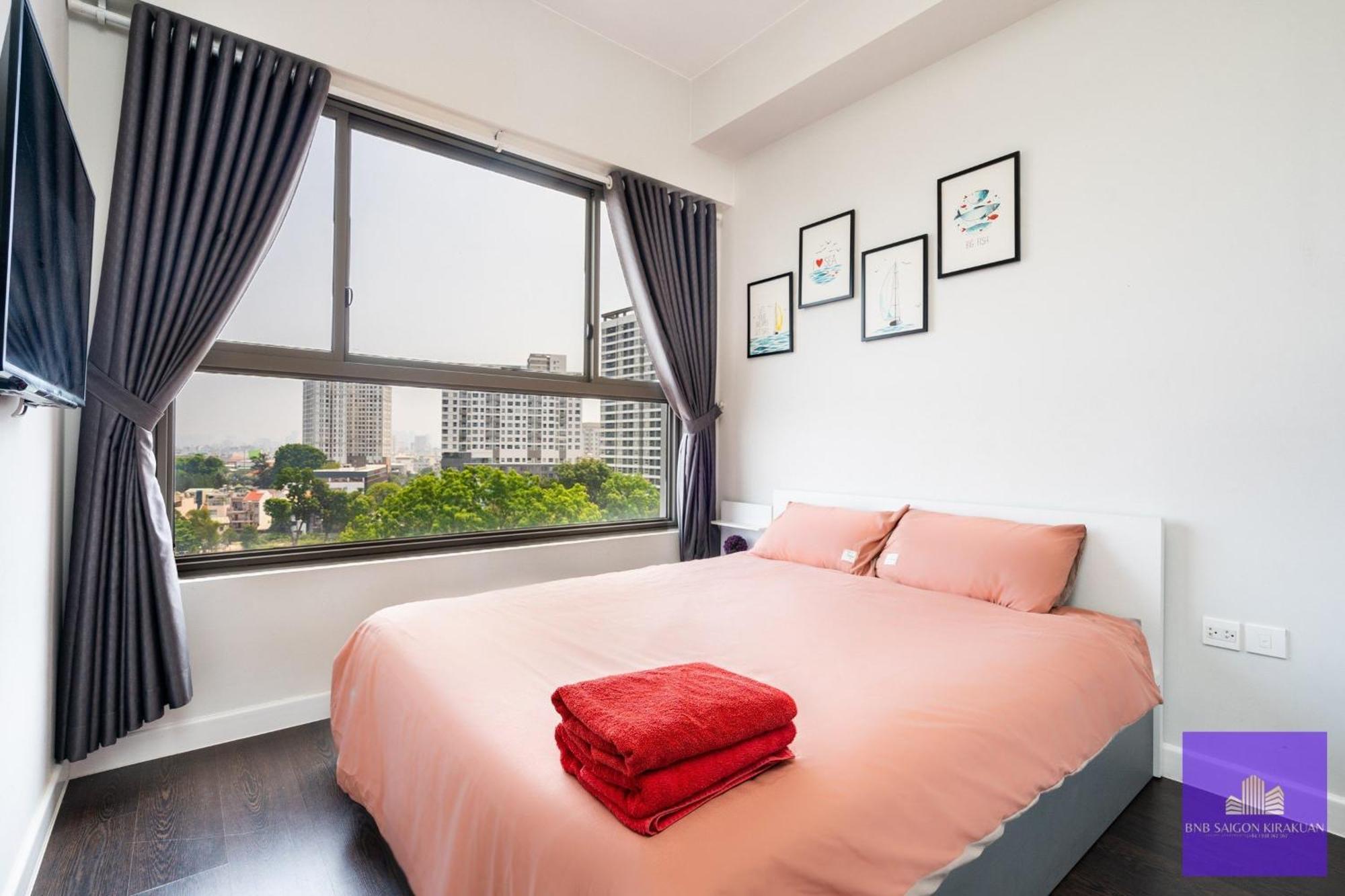 Tan Son Nhat Airport Botanica Premier, 2 Bedrooms, 2 Toilets Luxury Nearby Airport, Free Pool, Free Gym, Bbq Garden Apartment *